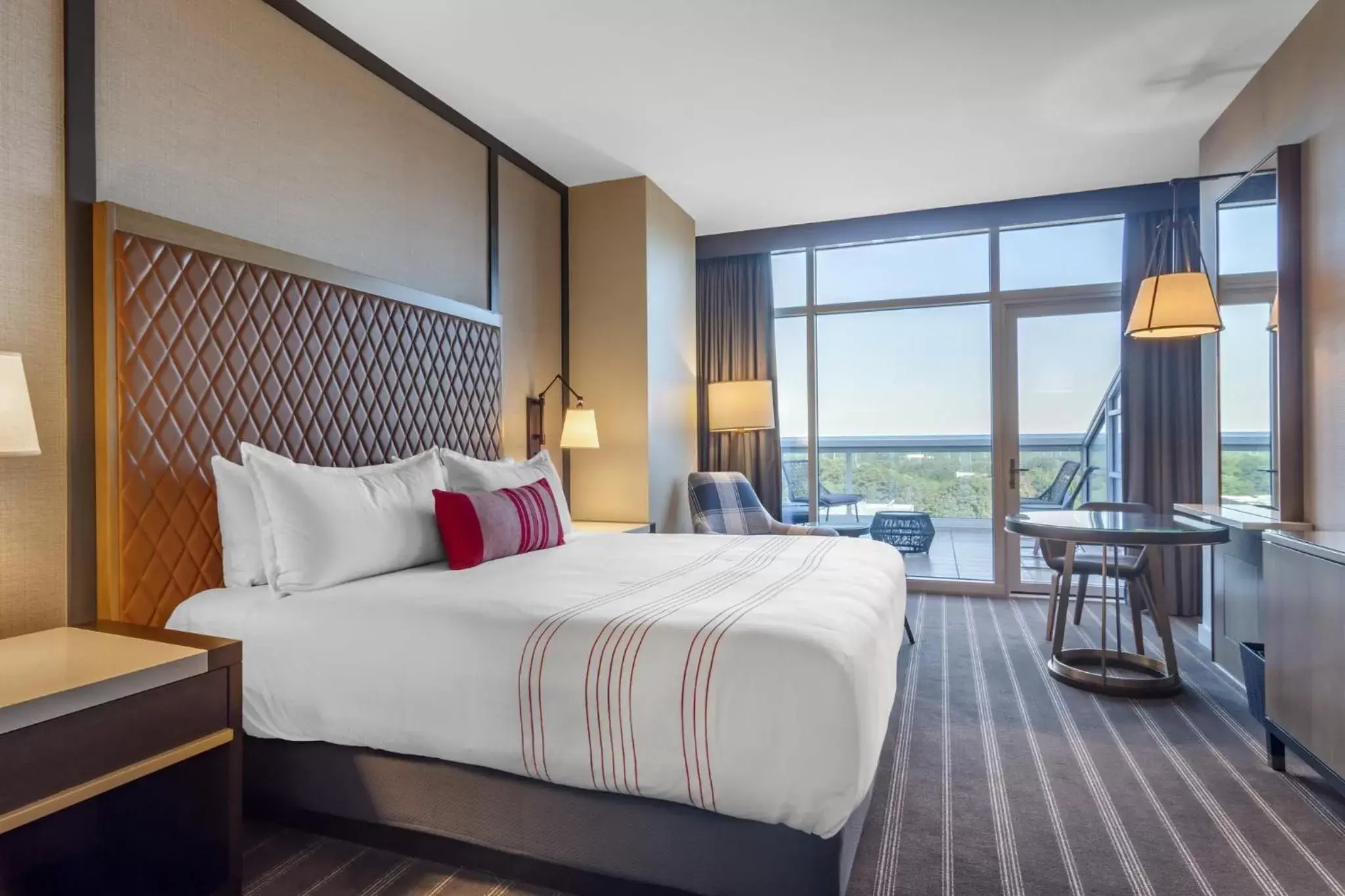 Photo of the whole room, Bed in Omni Hotel at the Battery Atlanta