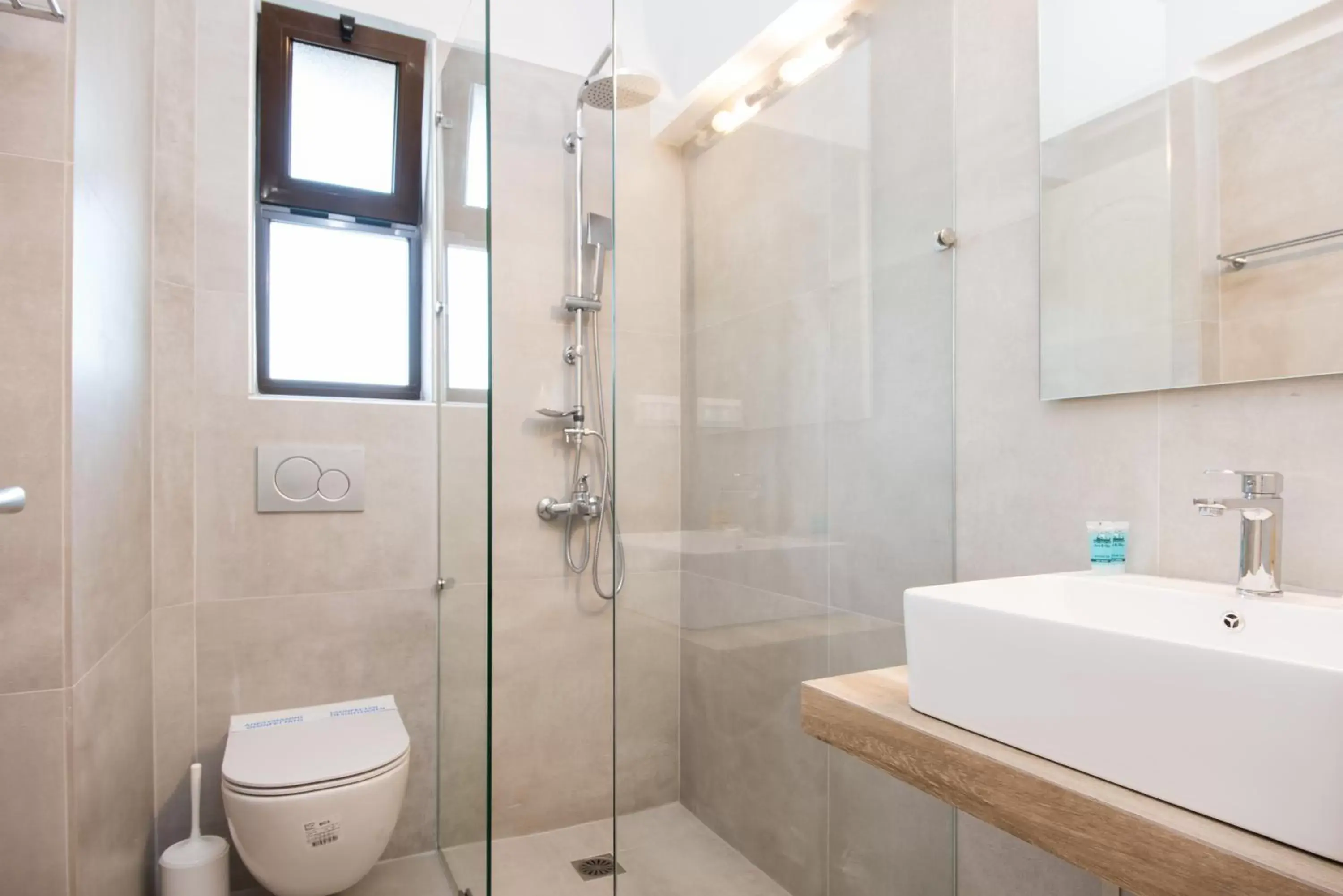 Shower, Bathroom in Lido Hotel