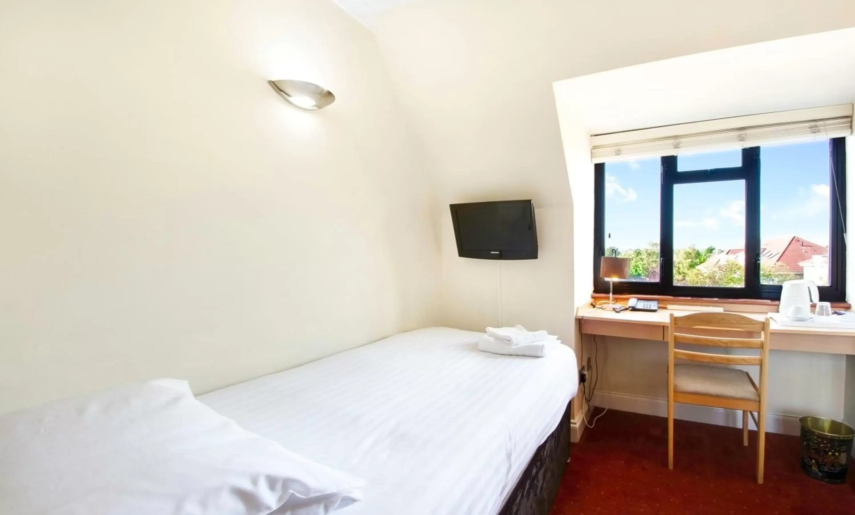 Bedroom, Bed in The Brent Hotel - London - Wembley and Harrow