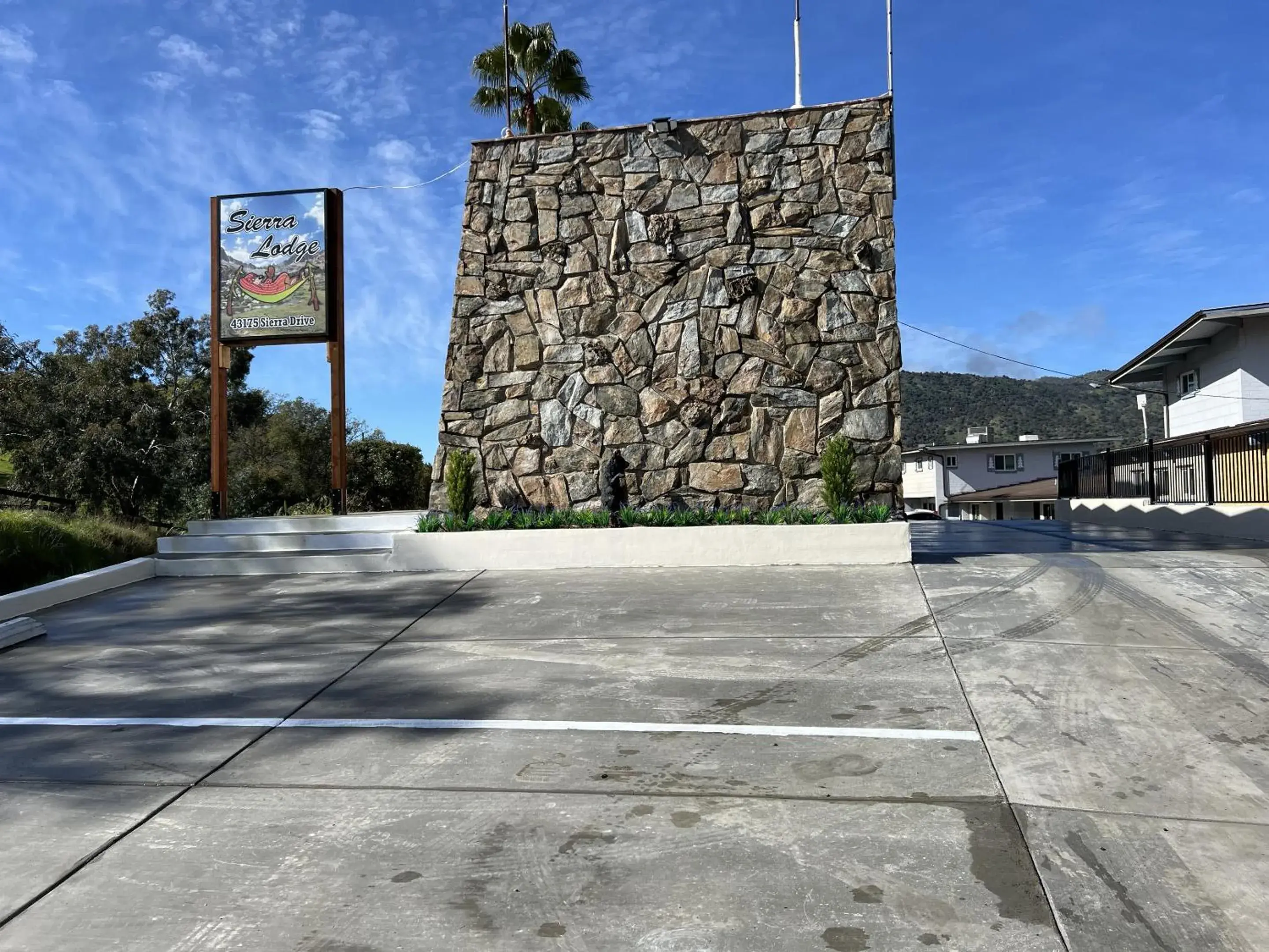 Facade/entrance, Property Building in Sierra Lodge Three Rivers