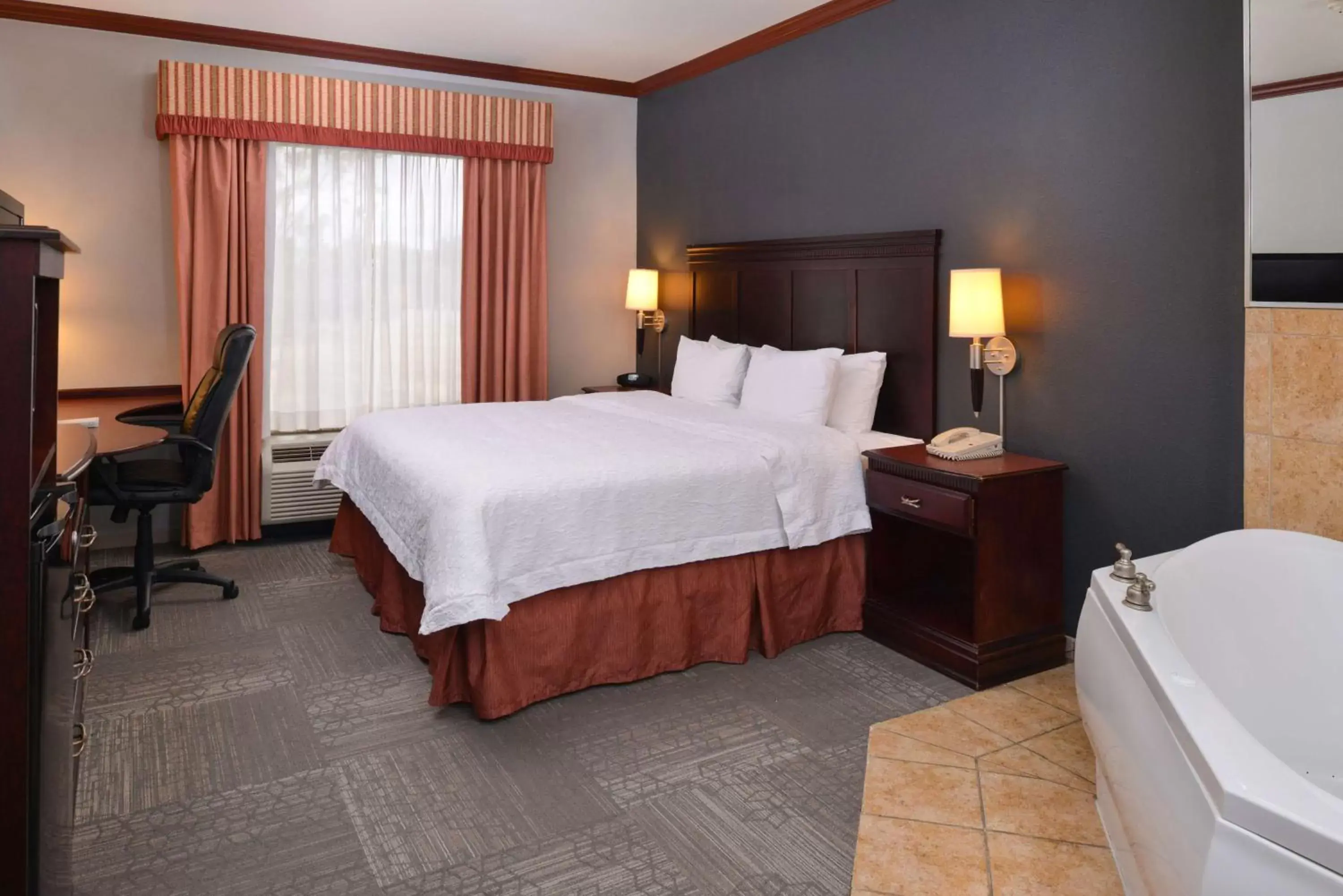 Bed in Hampton Inn & Suites Greenville