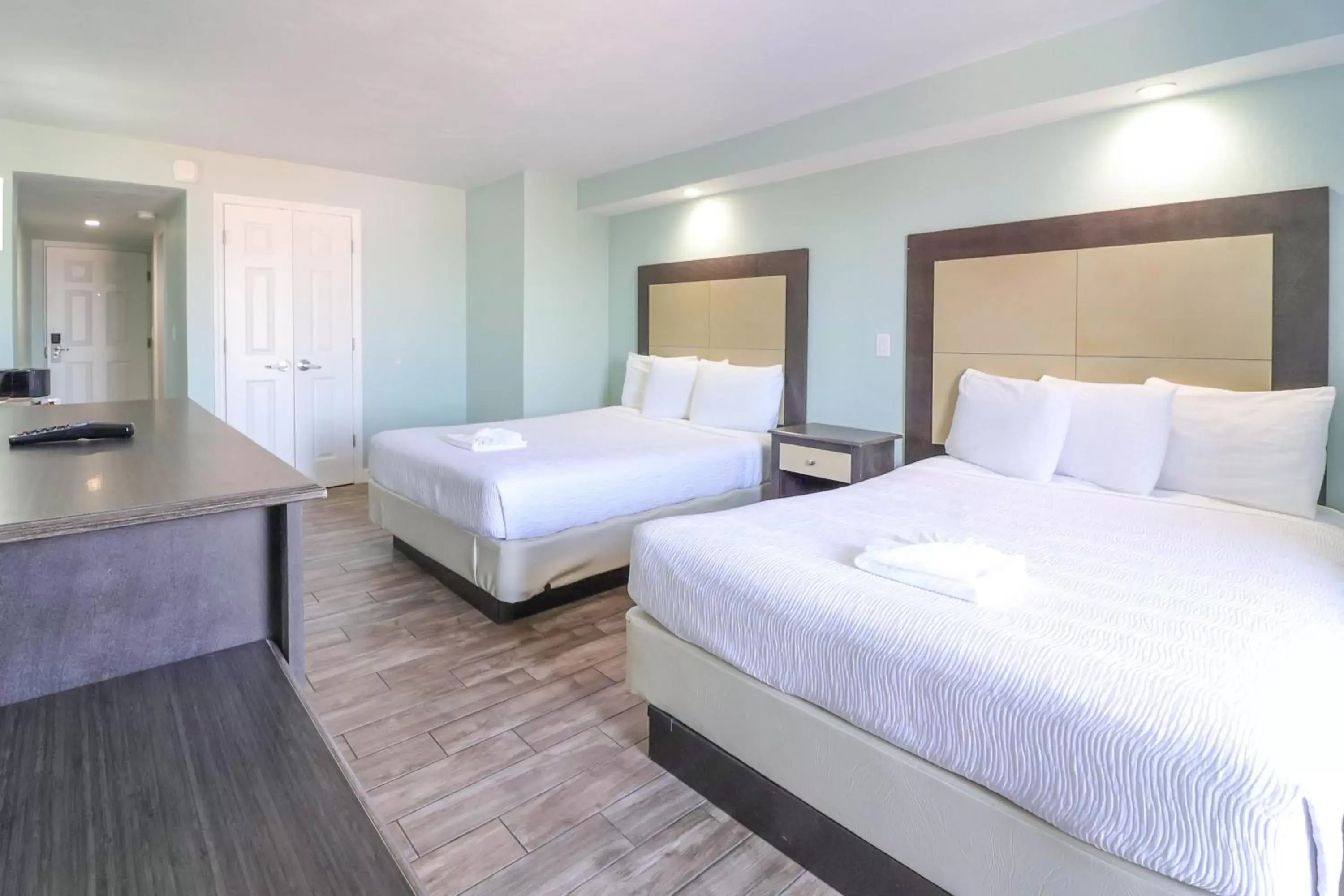 Bed in Boardwalk Inn and Suites