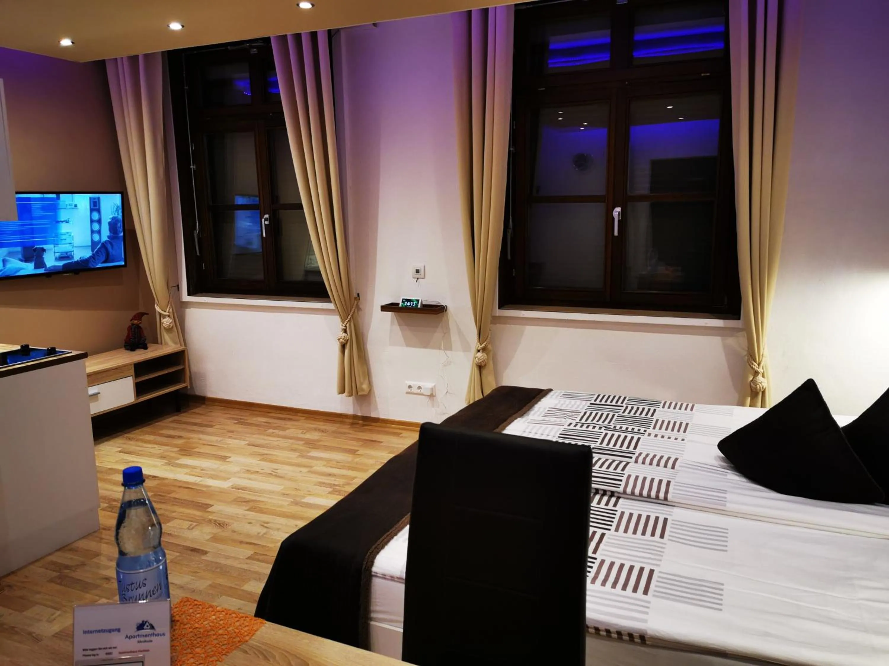 TV and multimedia, Bed in Apartmenthaus Wertheim