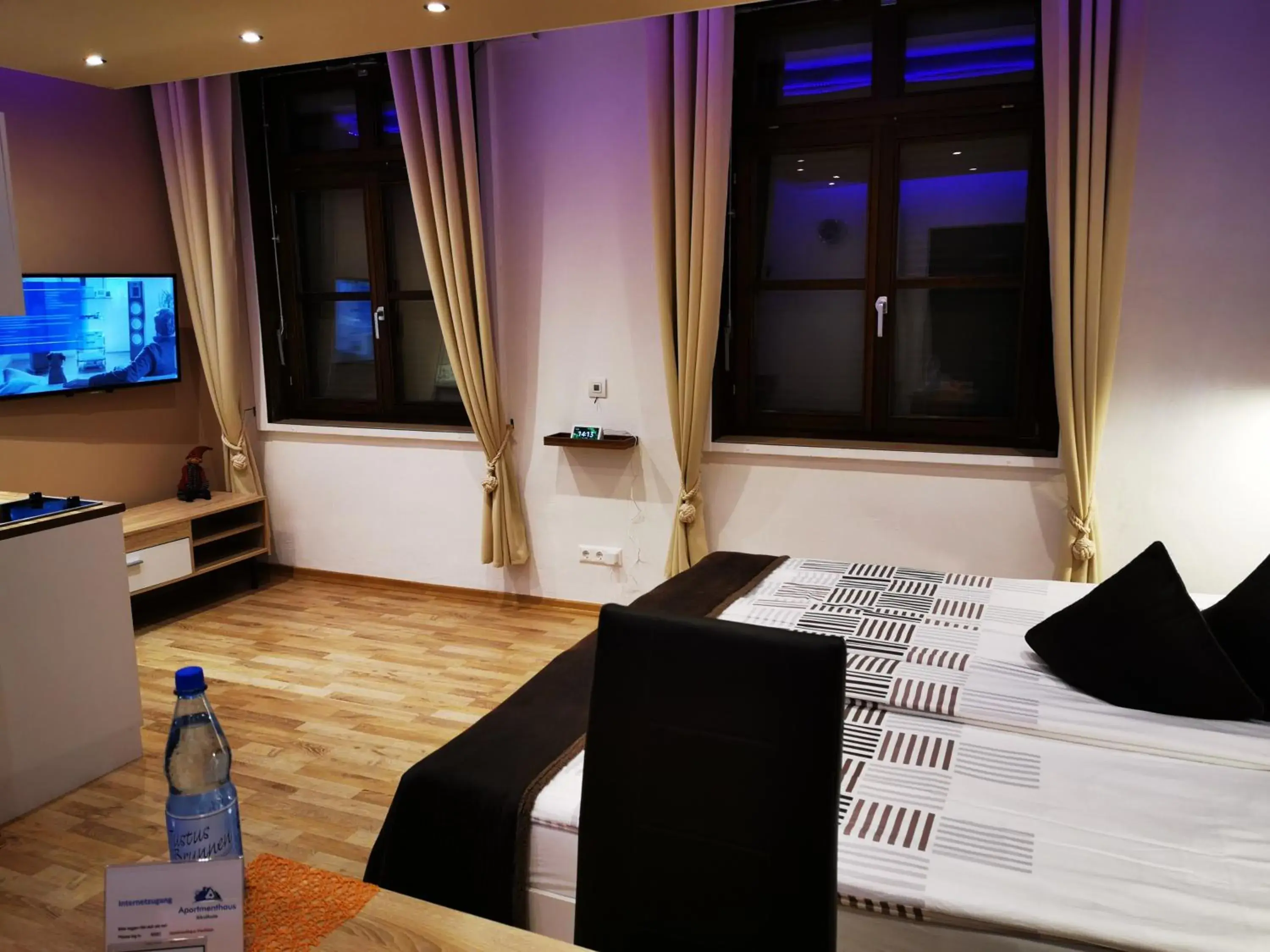 TV and multimedia, Bed in Apartmenthaus Wertheim TV and multimedia, Bed in Apartmenthaus Wertheim