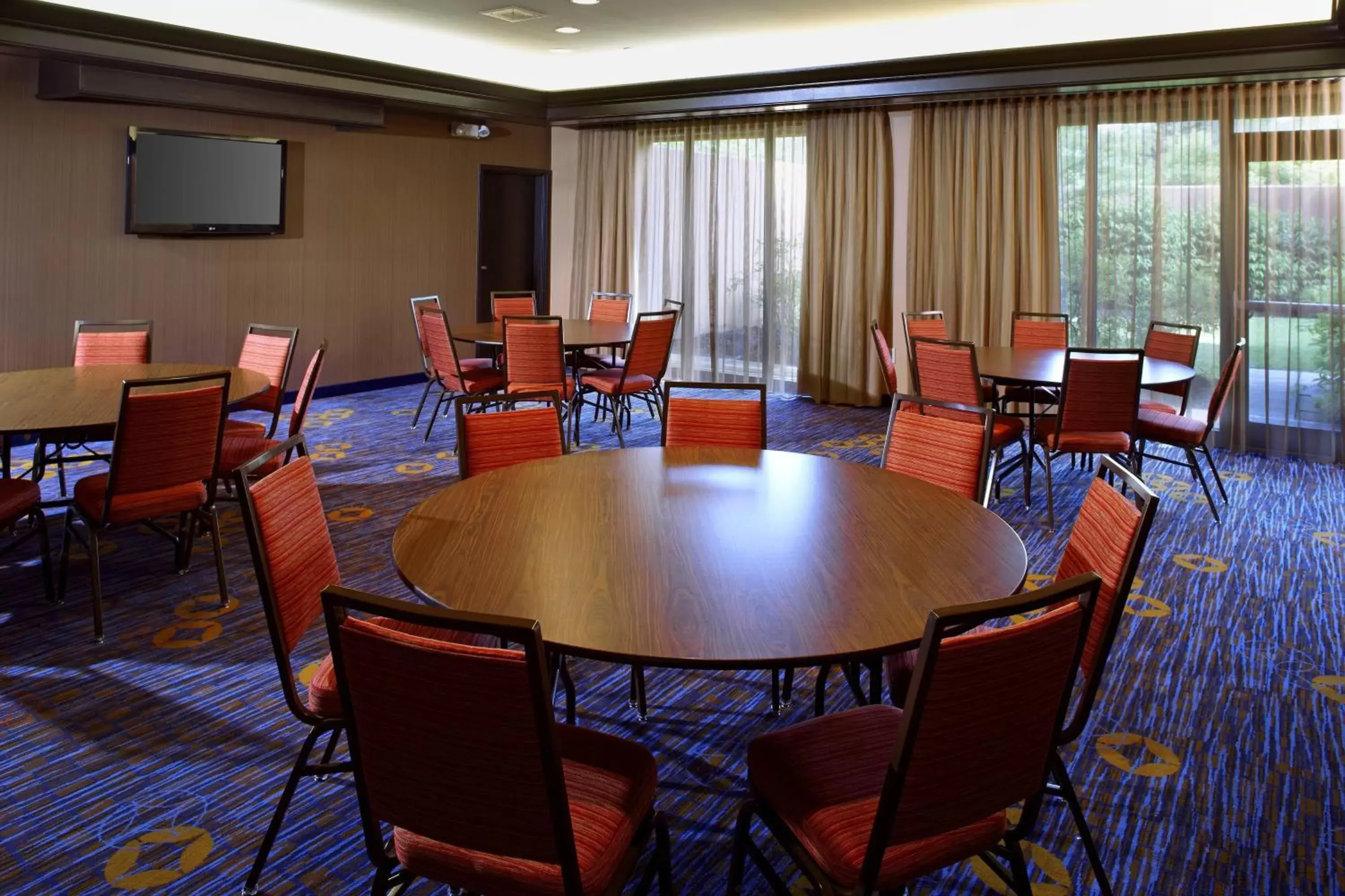Meeting/conference room, Restaurant/Places to Eat in Courtyard Newark Granville