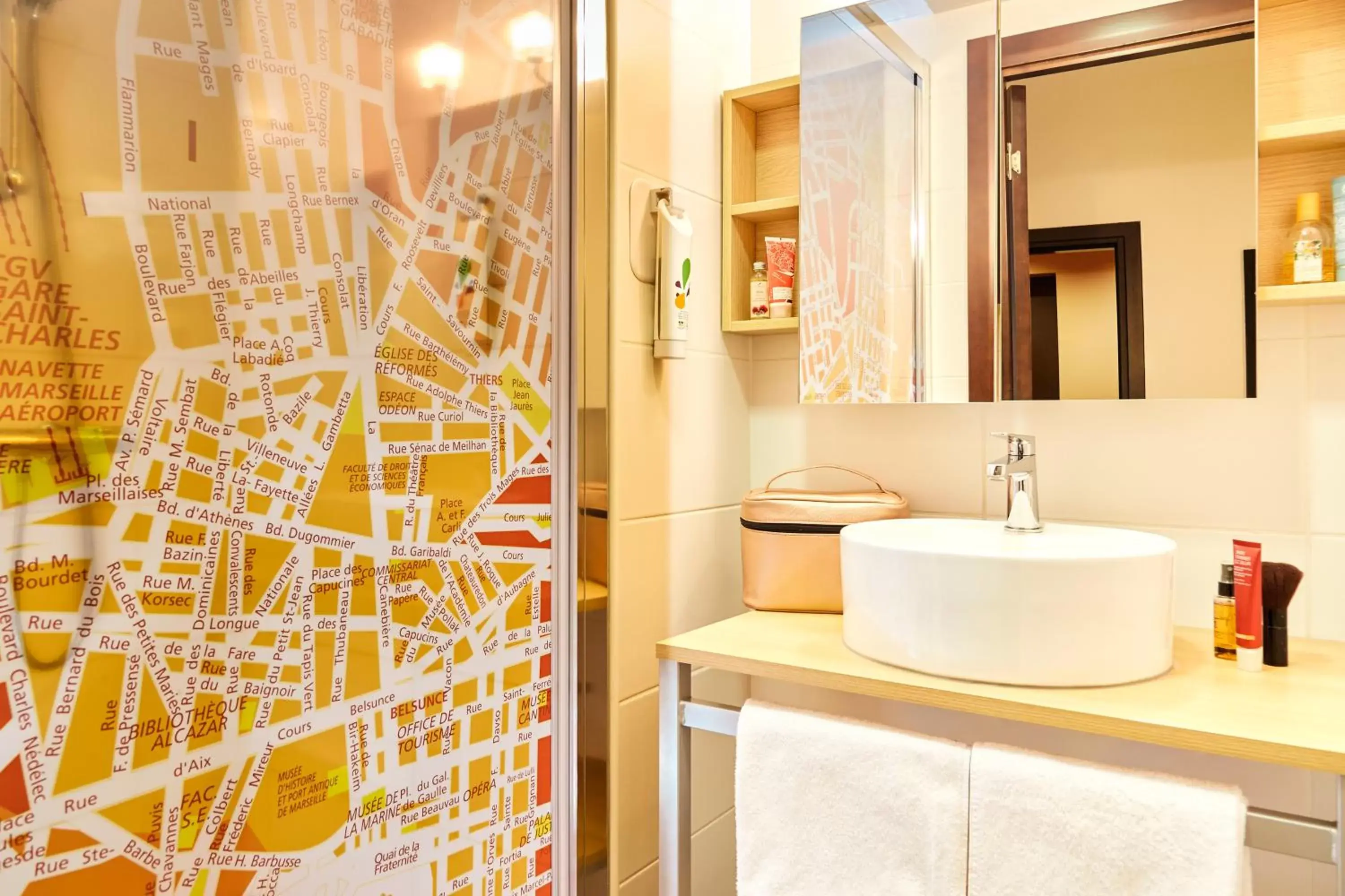 Shower, Bathroom in ibis Styles Marseille Gare Saint-Charles