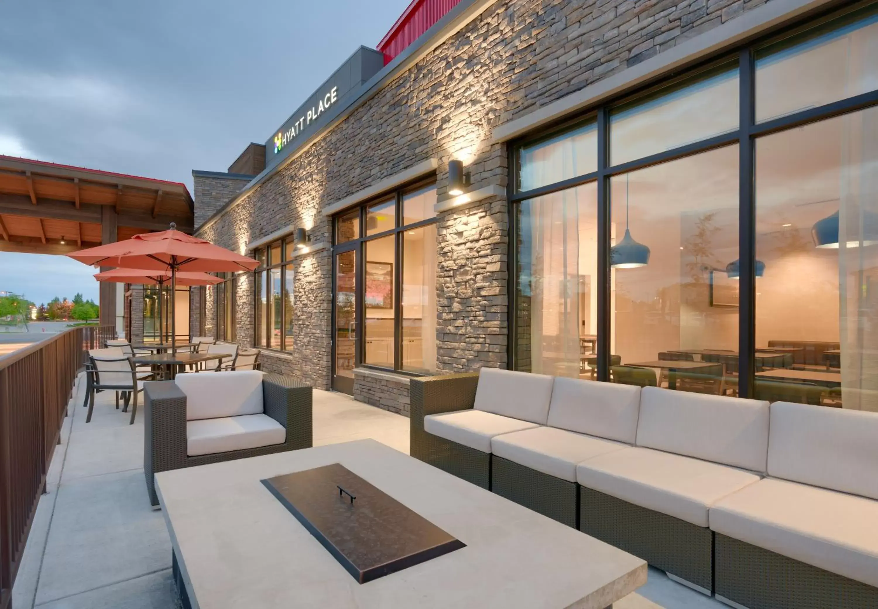 Patio, Restaurant/Places to Eat in Hyatt Place Anchorage-Midtown