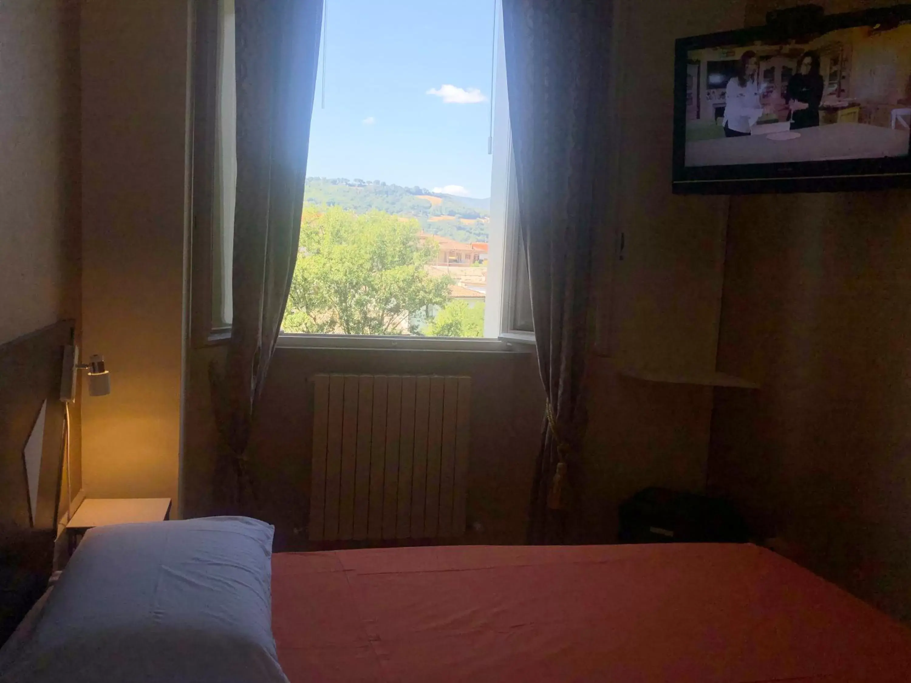 View (from property/room), Bed in La Finestra sul Fiume