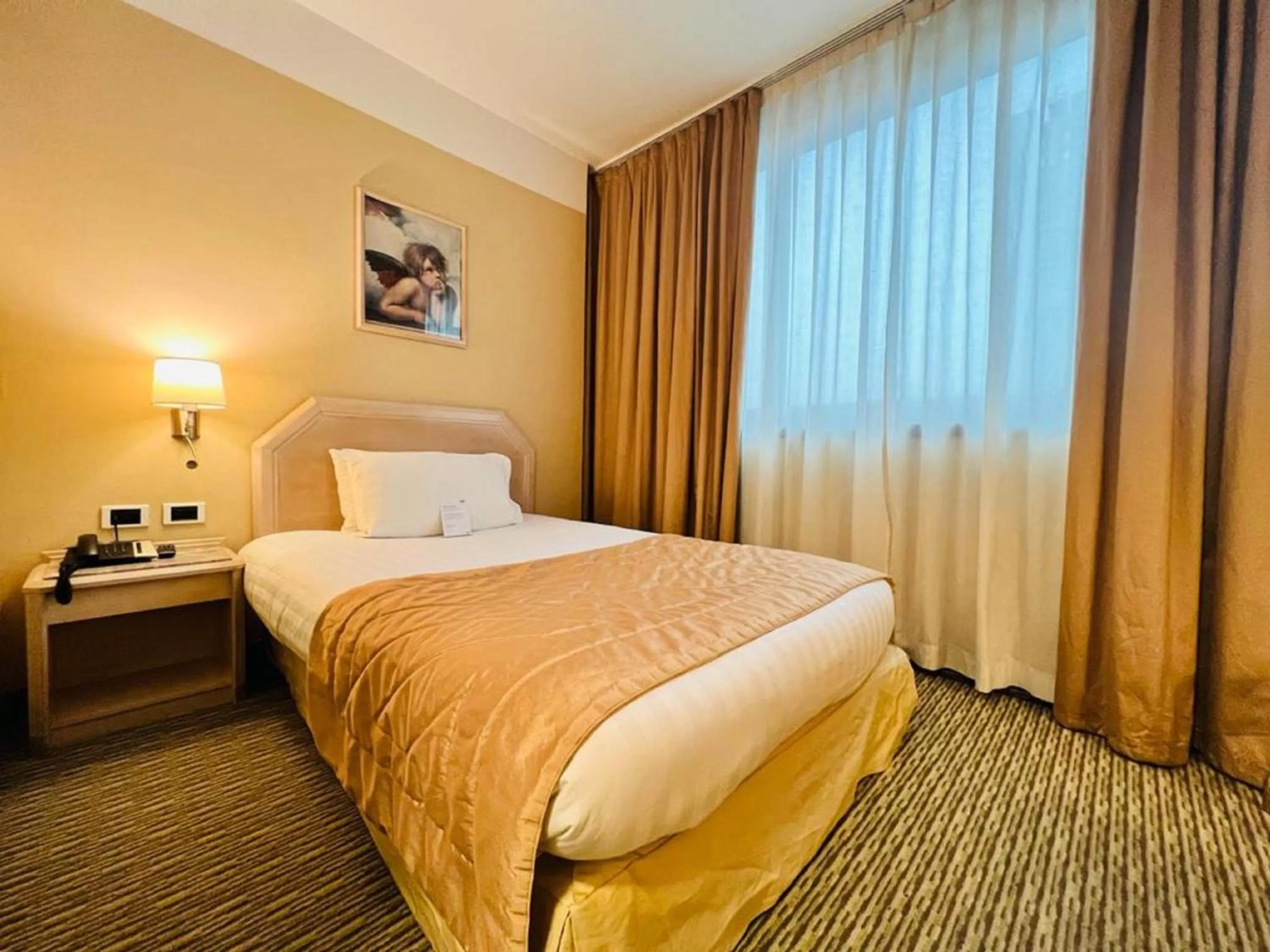 Photo of the whole room, Bed in Holiday Inn Naples by IHG