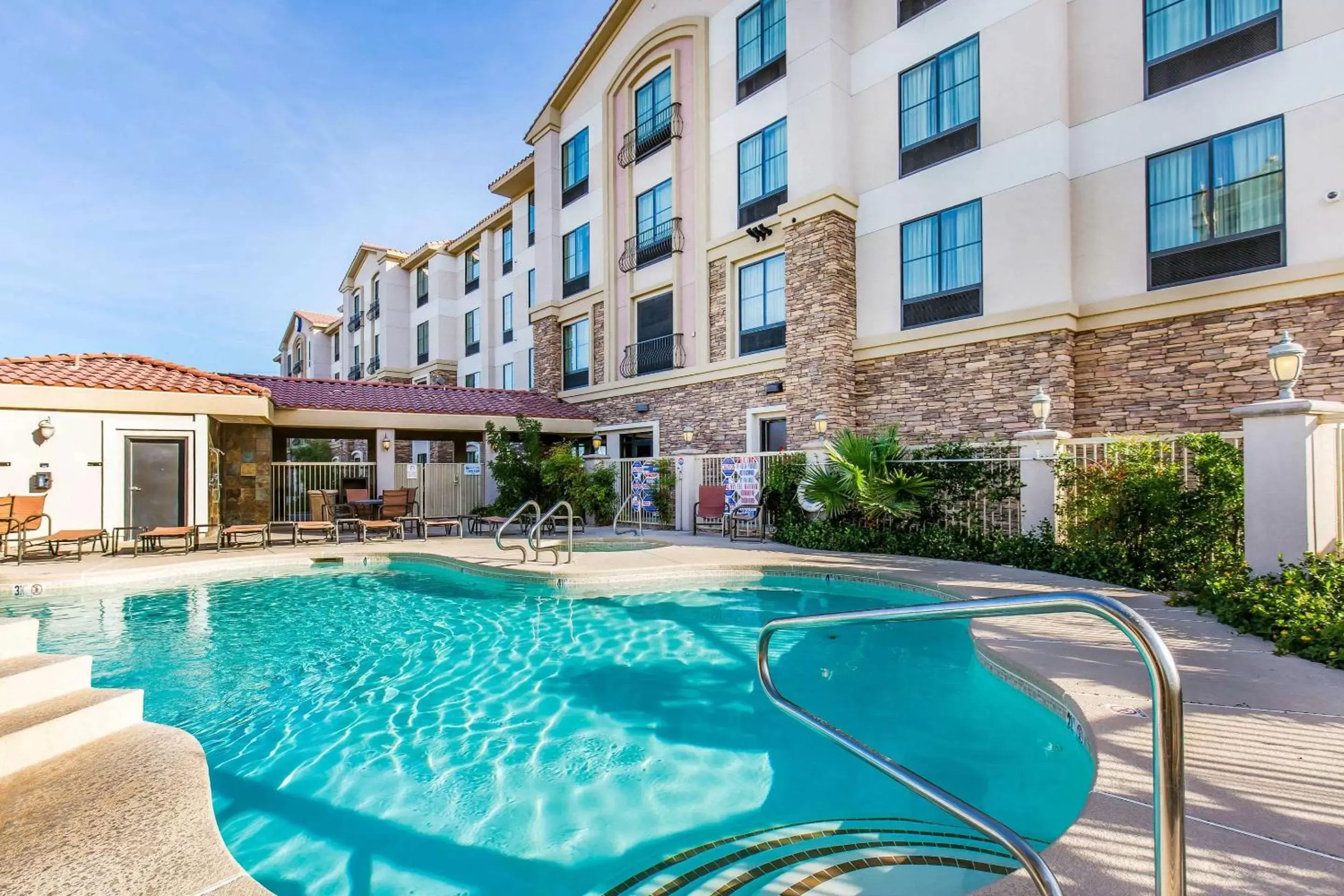 On site, Swimming Pool in Comfort Inn & Suites Henderson - Las Vegas