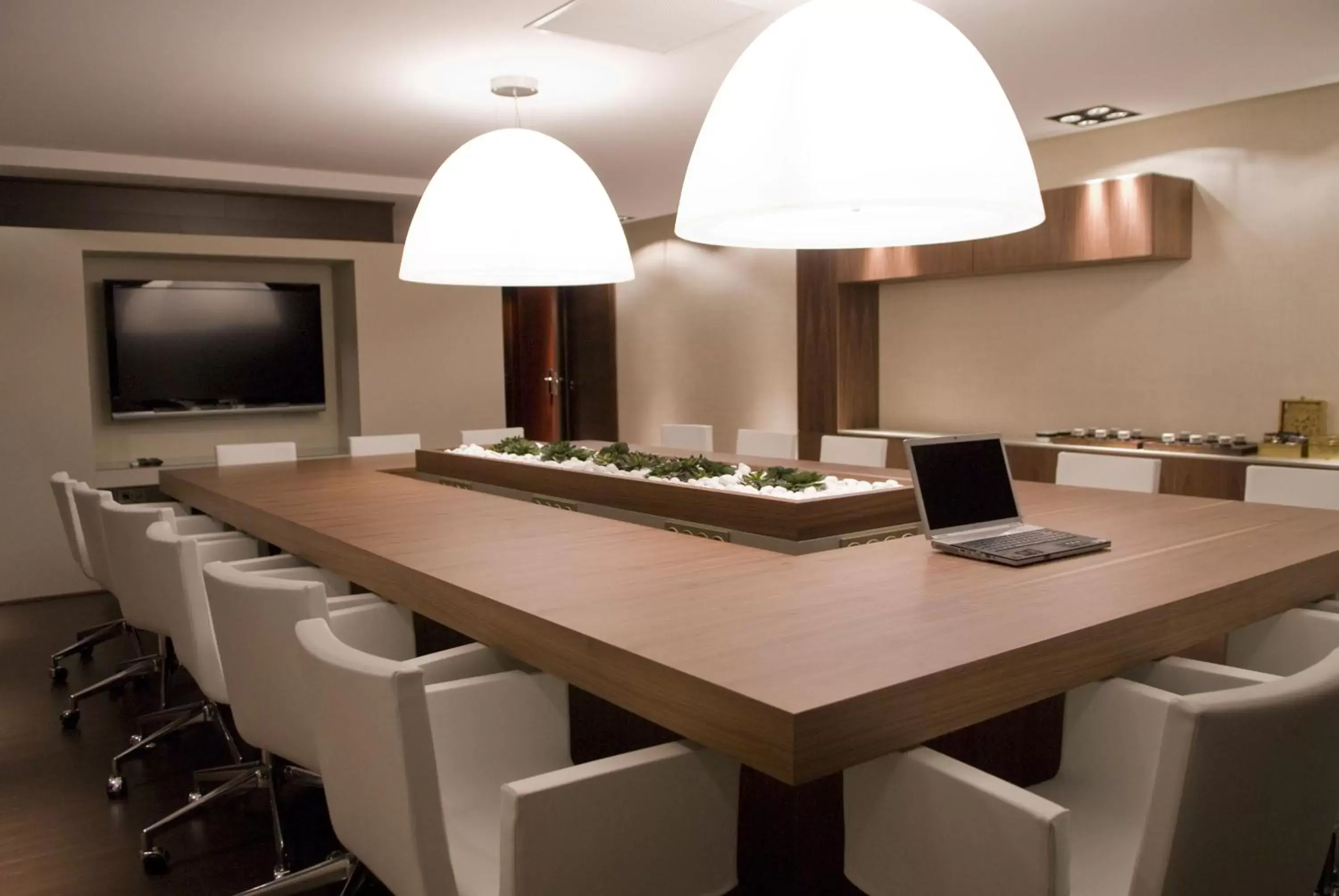 Business facilities, TV/Entertainment Center in SH Valencia Palace