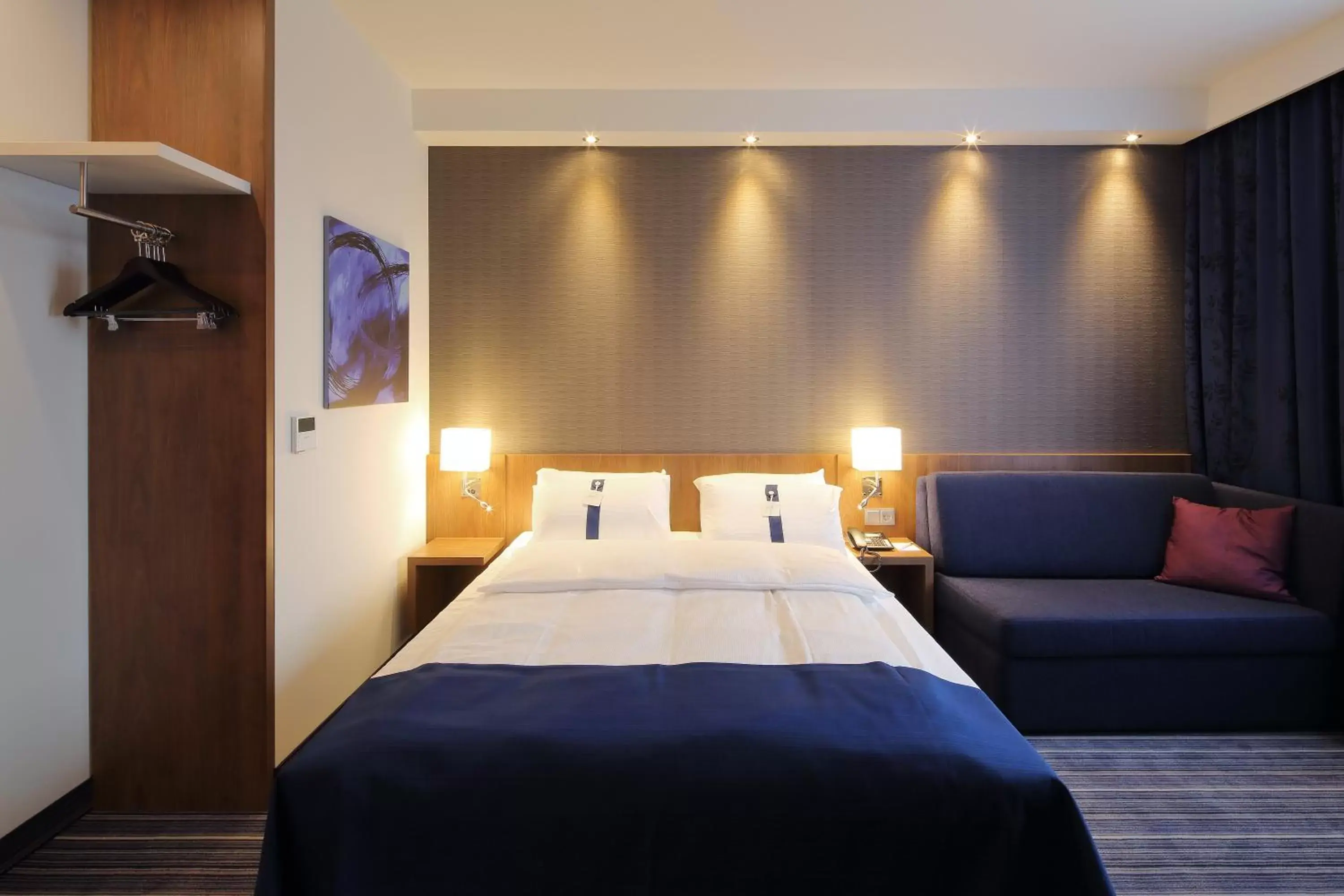 Photo of the whole room, Bed in Holiday Inn Express Friedrichshafen, an IHG Hotel