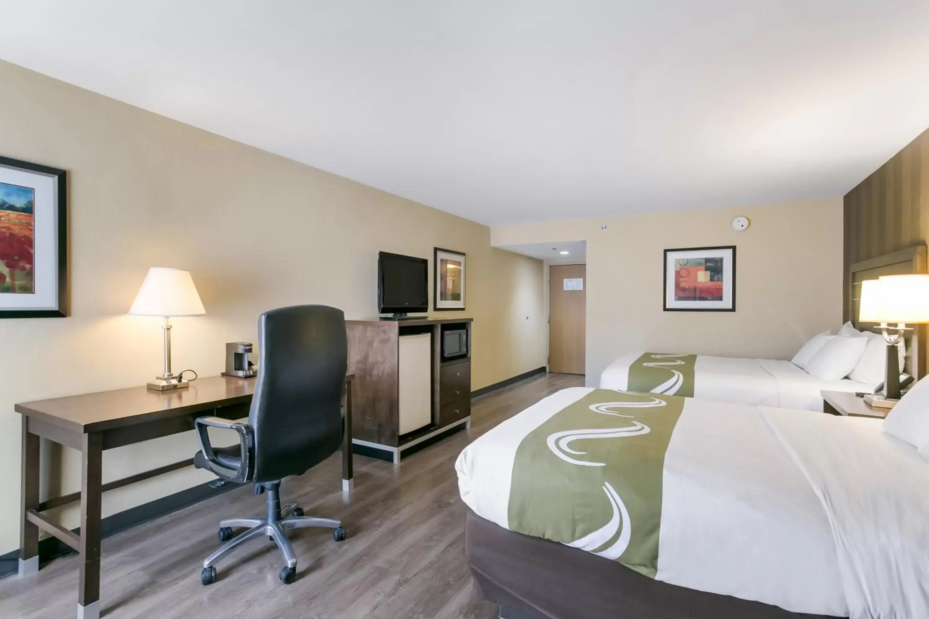 TV/Entertainment Center in Quality Inn & Suites Bel Air I-95 Exit 77A