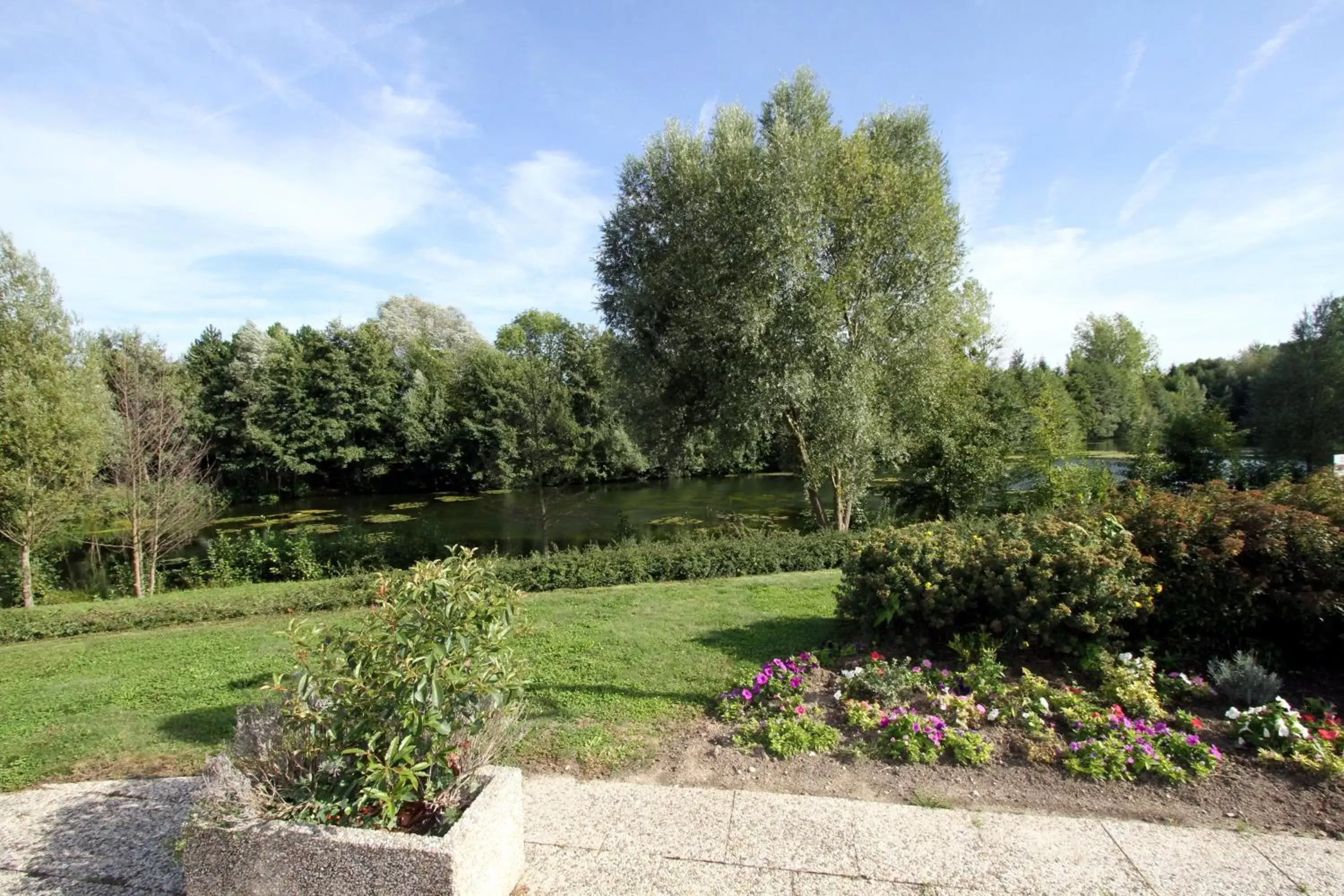 Garden in ibis Château-Thierry