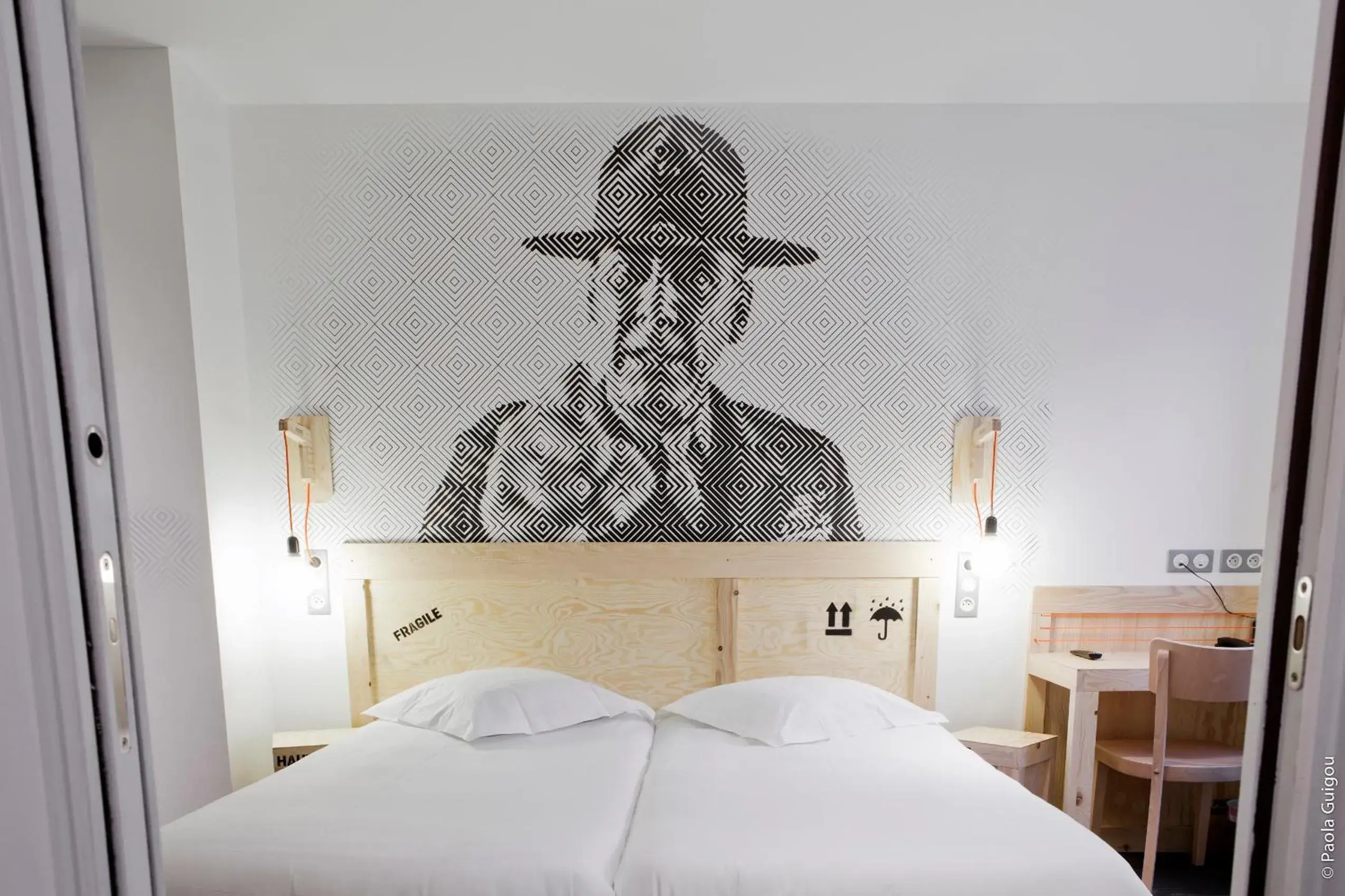 Photo of the whole room, Bed in Hôtel Graffalgar