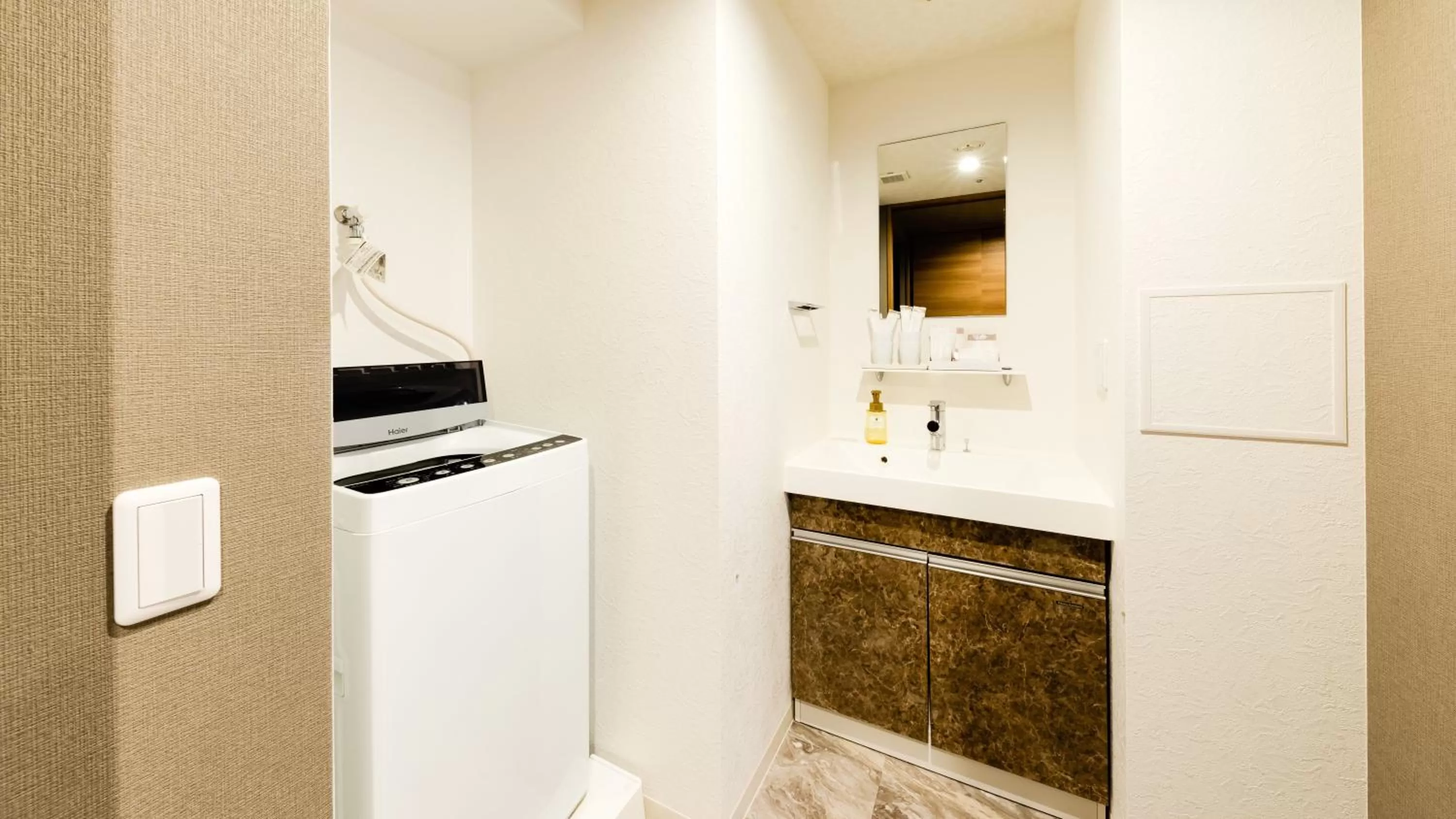 Deluxe Twin Room with Balcony in Takuto Hotel Osaka Shinsaibashi