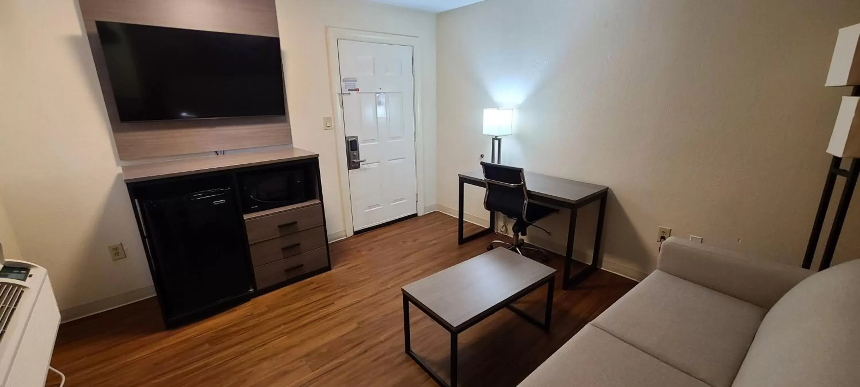 Bedroom in Red Roof Inn & Suites Cornelius - Lake Norman Bedroom in Red Roof Inn & Suites Cornelius - Lake Norman