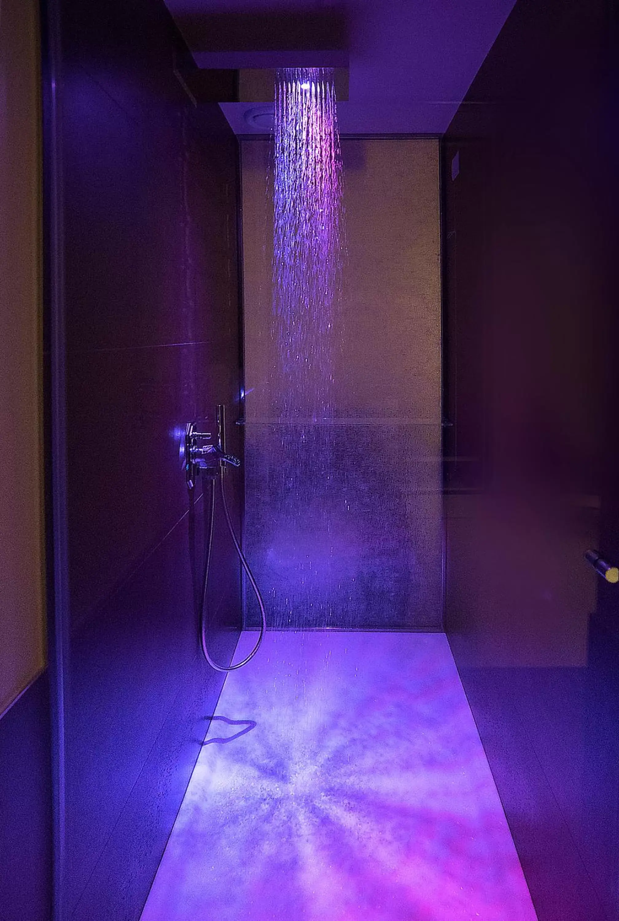Shower in Hotel Papadopoli Venezia - MGallery Collection