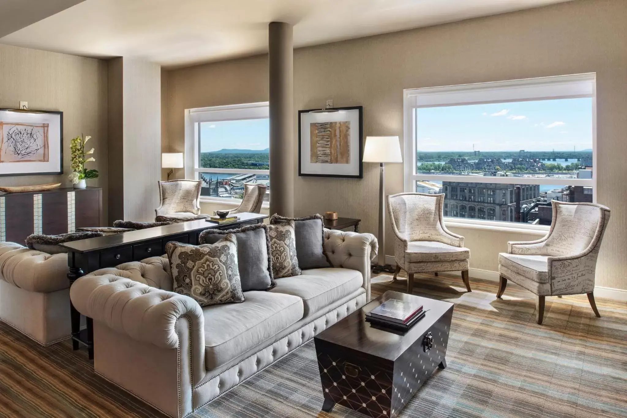 Photo of the whole room, Seating Area in Le Westin Montreal