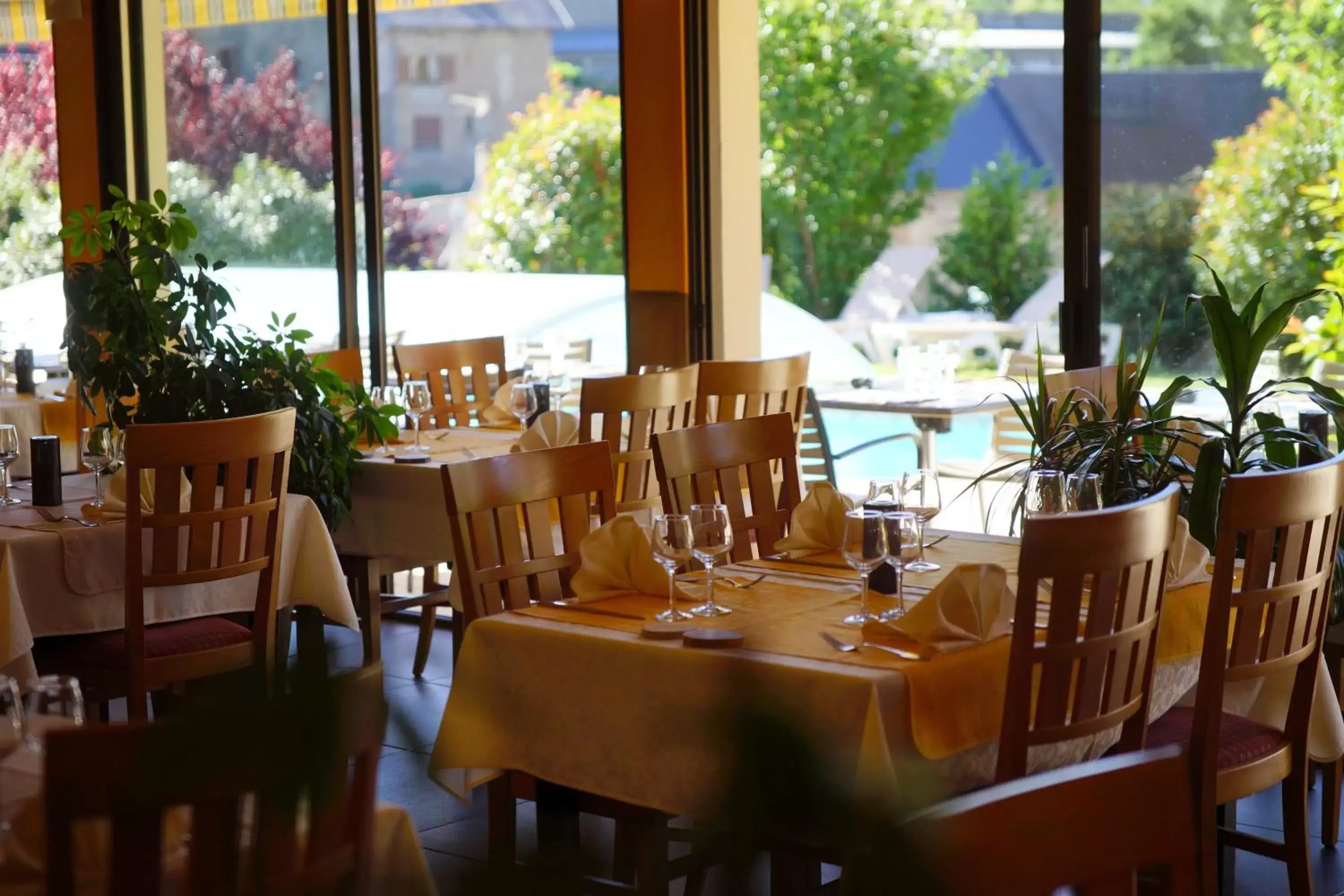 Restaurant/Places to Eat in Logis Murtel