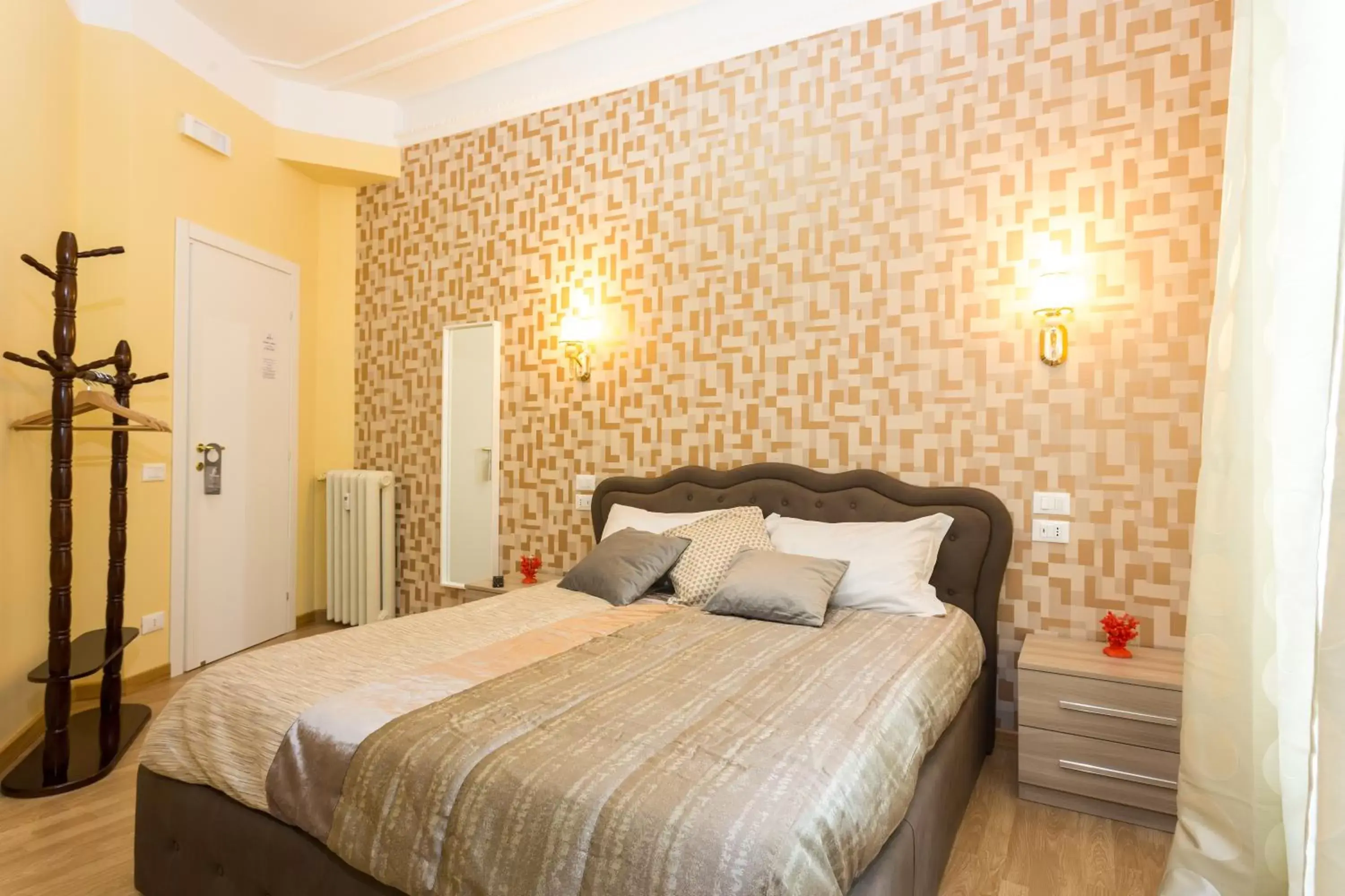 Bathroom, Bed in BQ House Castello Luxury Rooms