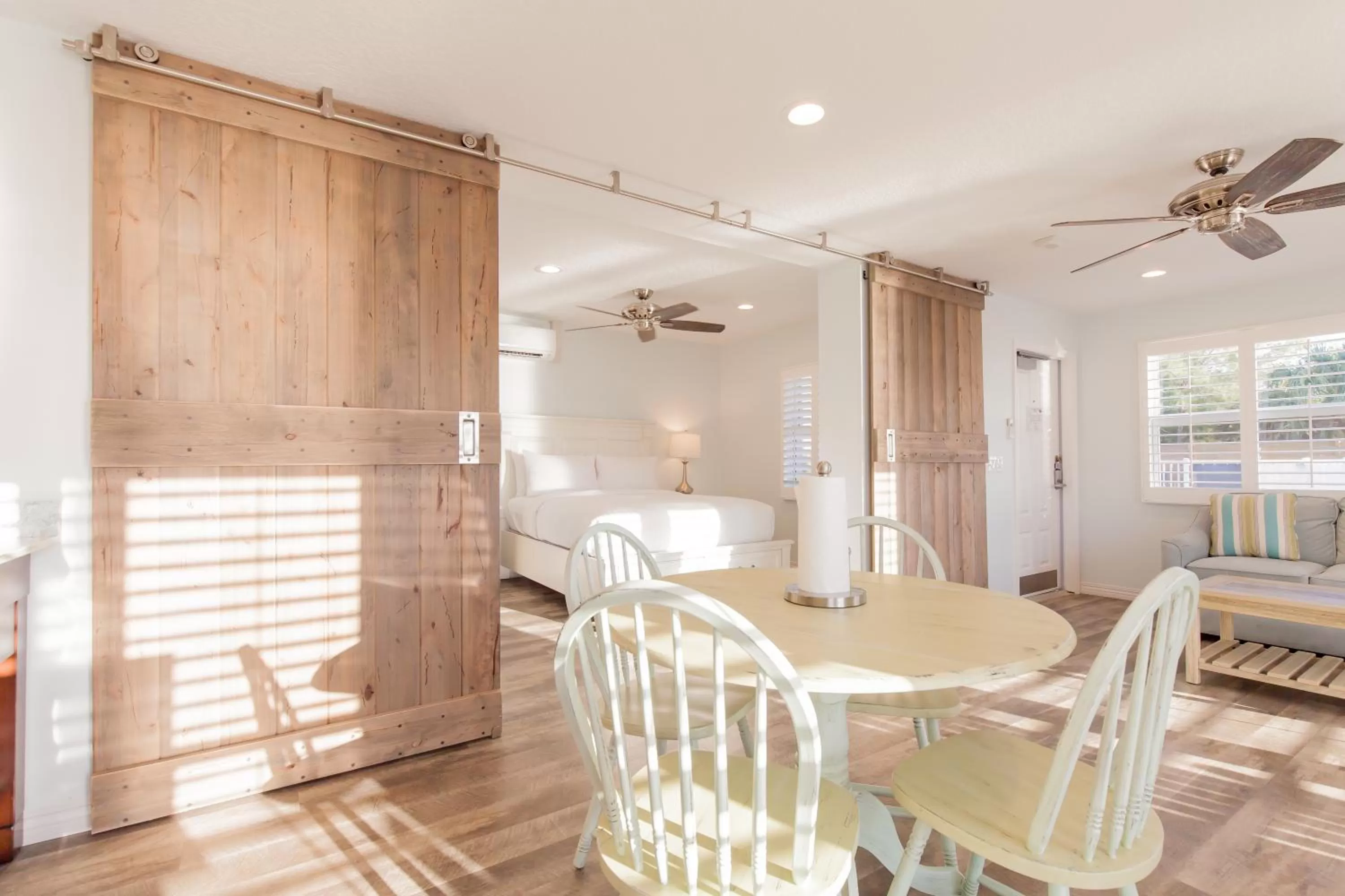 Dining Area in Lost Inn Paradise