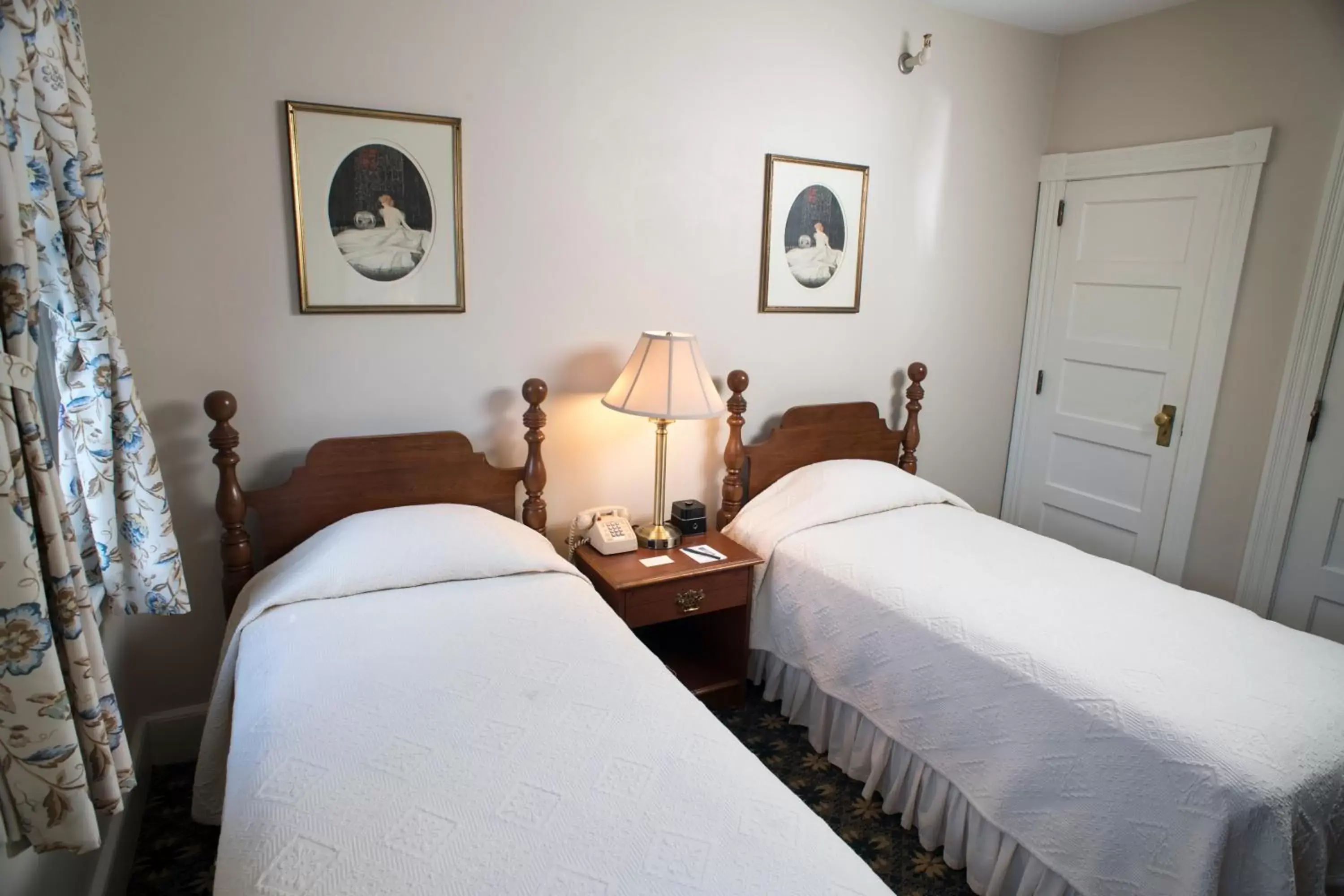 Bedroom, Bed in Middlebury Inn