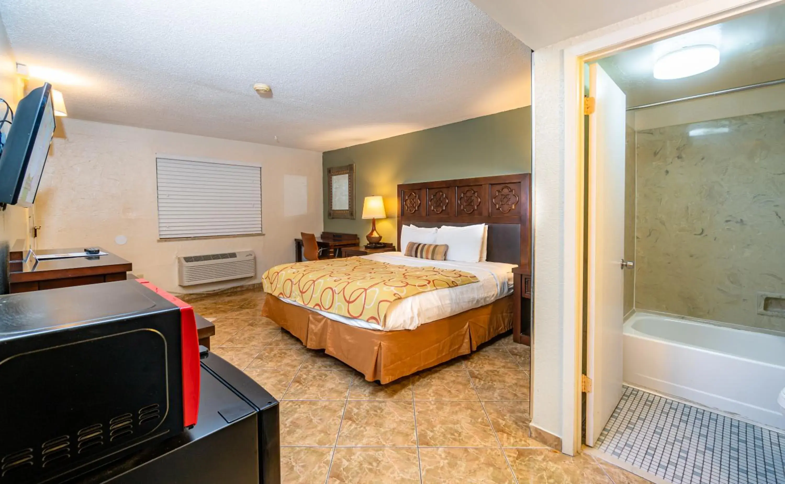 Photo of the whole room, Bed in Sevilla Inn Kissimmee- Near Disney