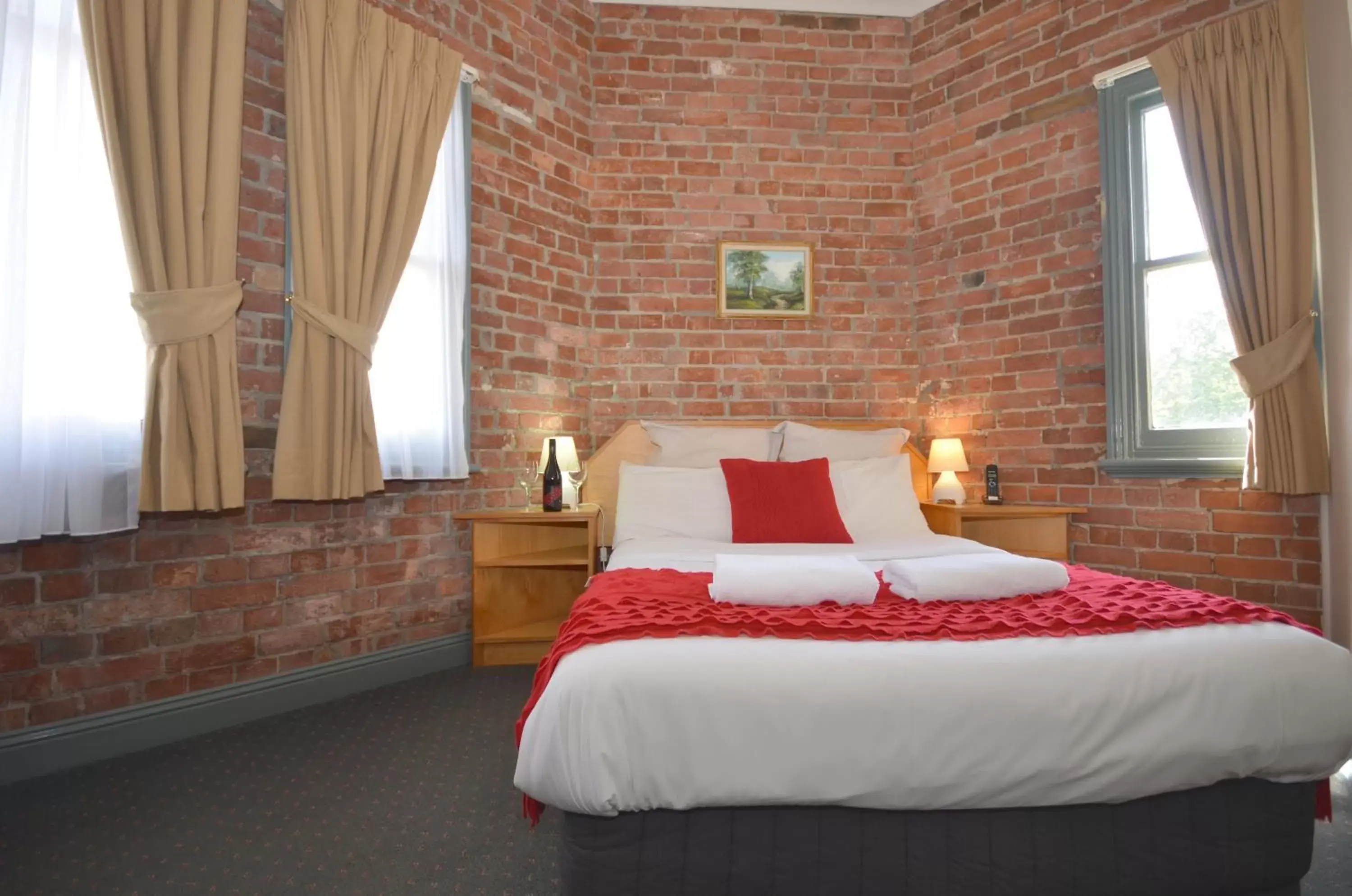 Bed in Central Springs Inn Bed in Central Springs Inn