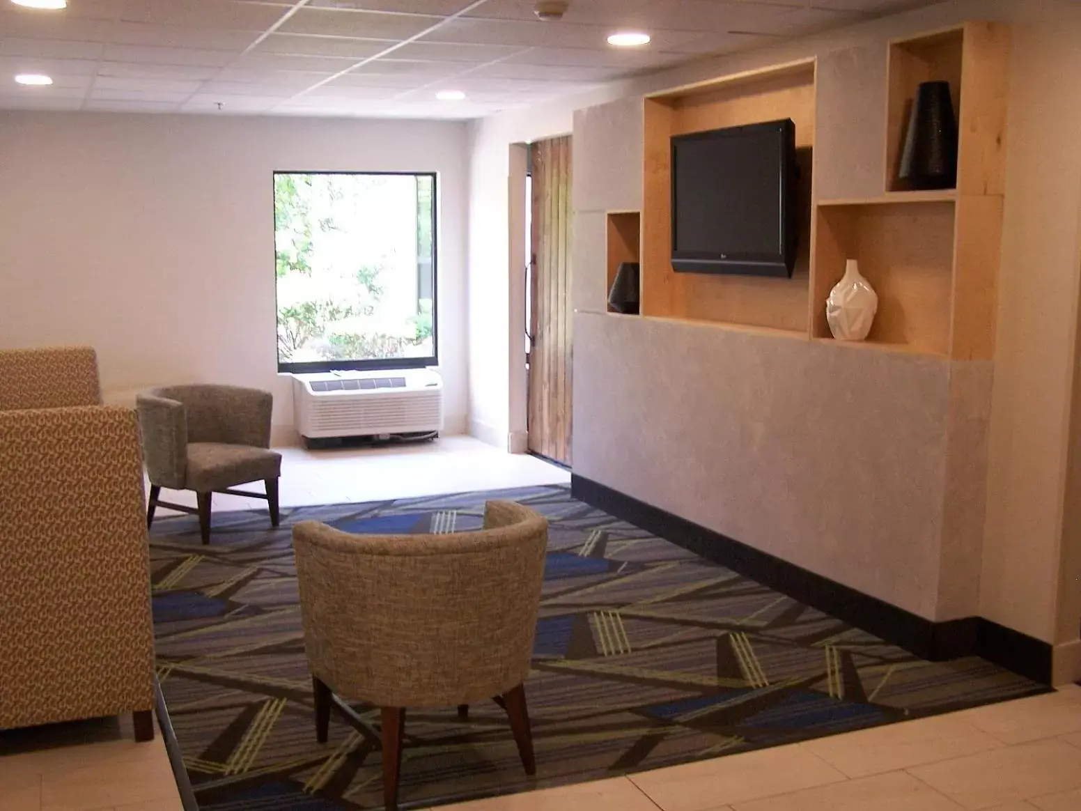 Lobby or reception, TV/Entertainment Center in Holiday Inn Express - New Albany