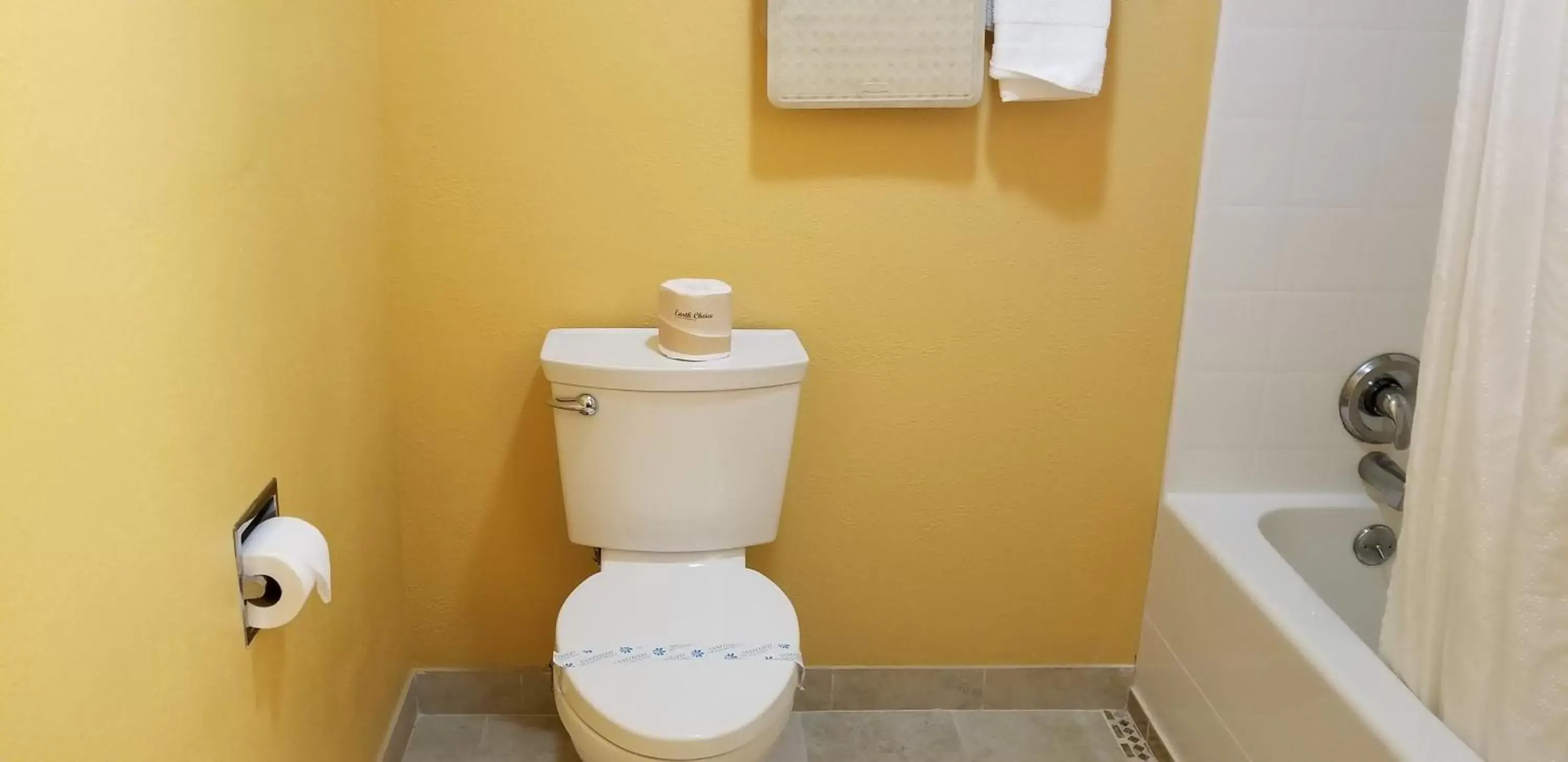 Toilet, Bathroom in Royal Victorian Motel