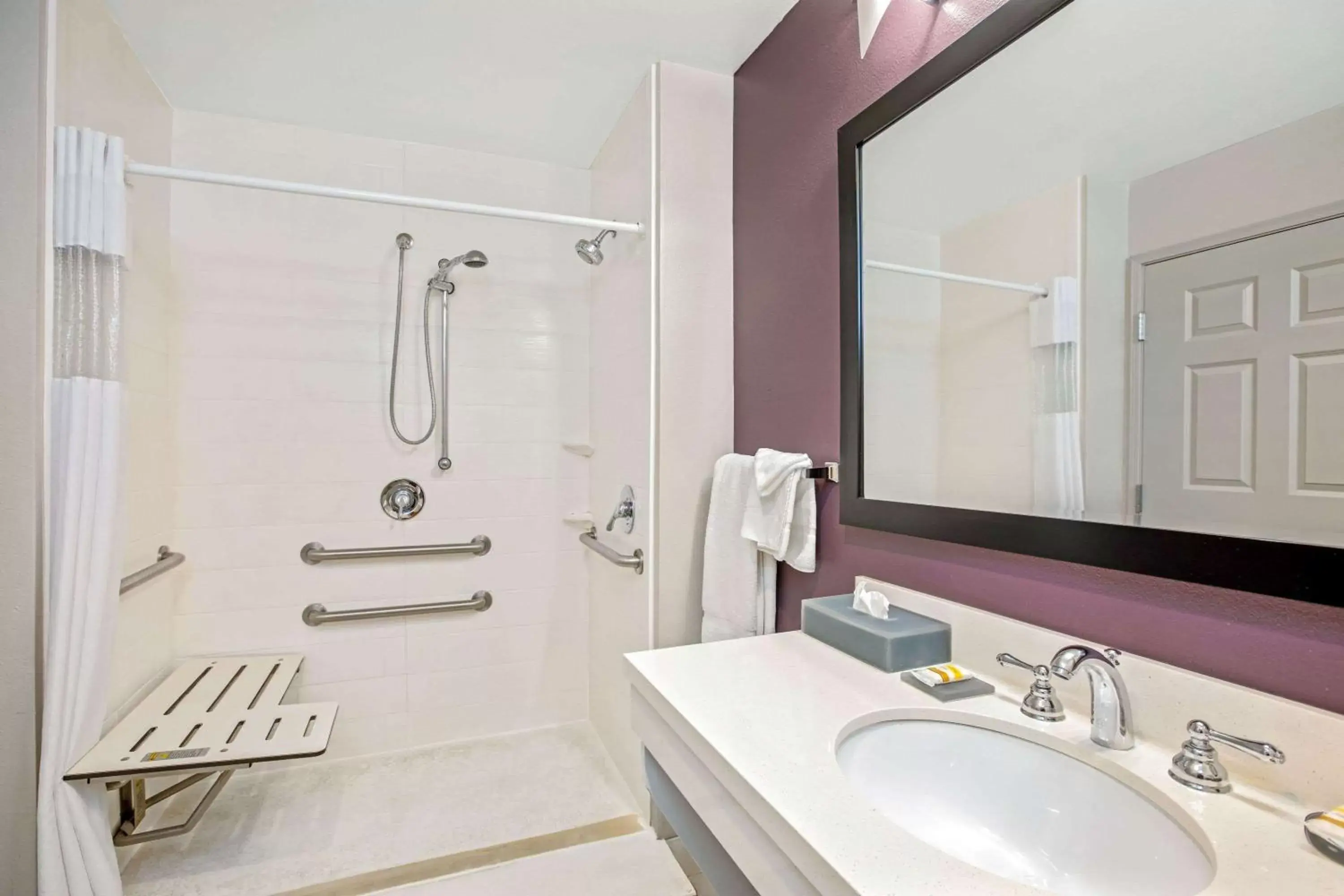 Shower, Bathroom in La Quinta by Wyndham Corpus Christi - Portland