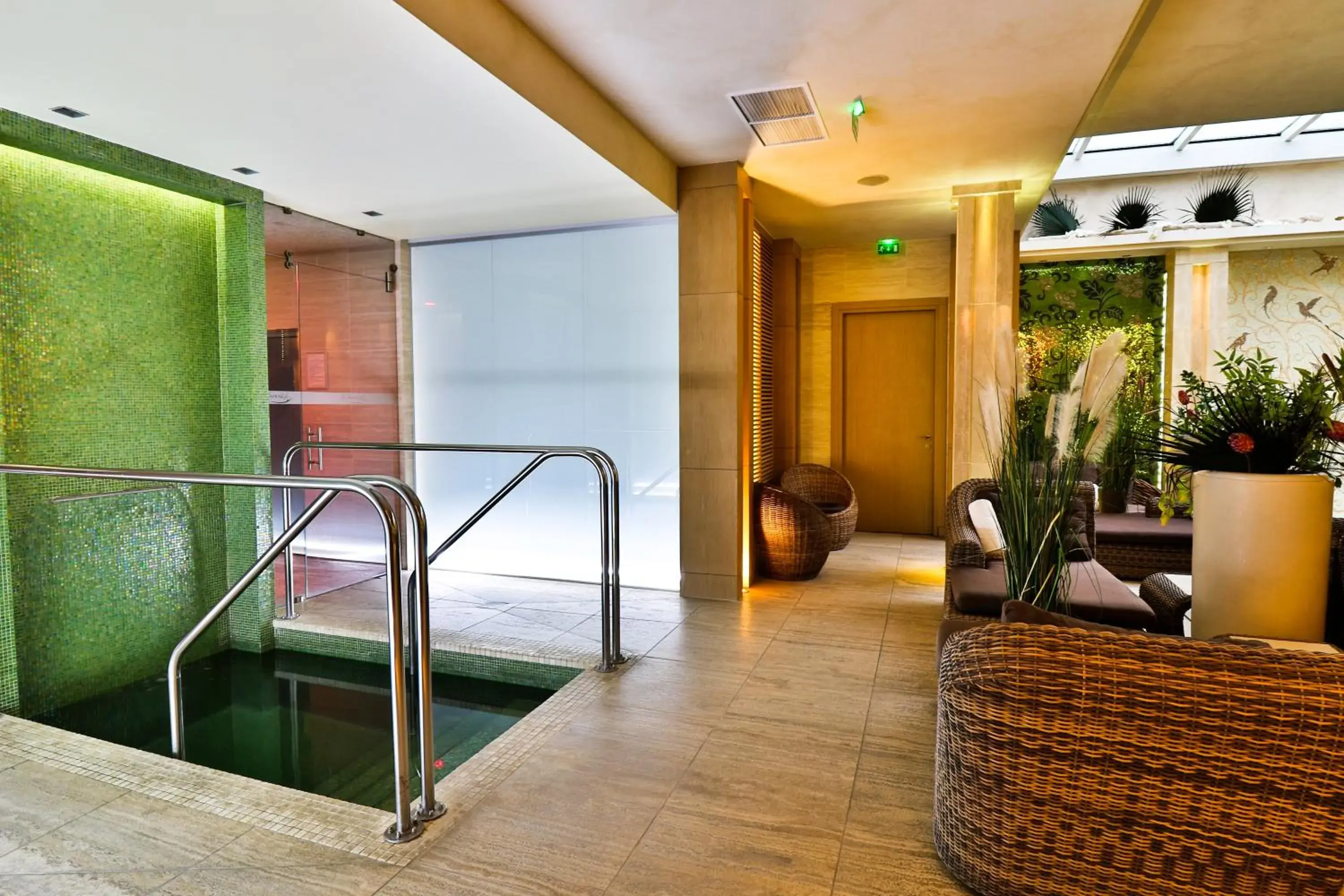 Spa and wellness centre/facilities, Swimming Pool in Hostellerie La Farandole