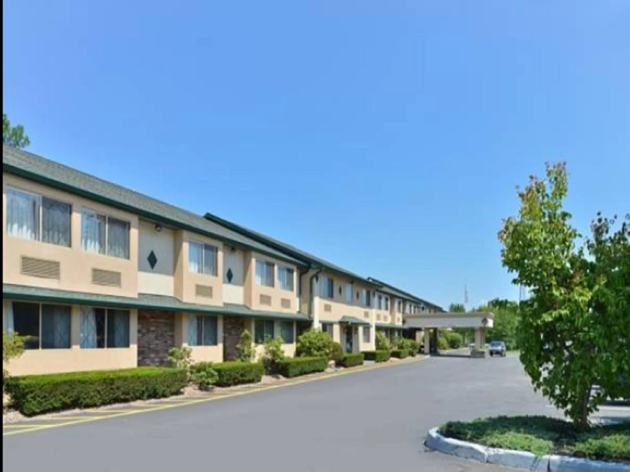 Property building in Americas Best Value Inn New Paltz