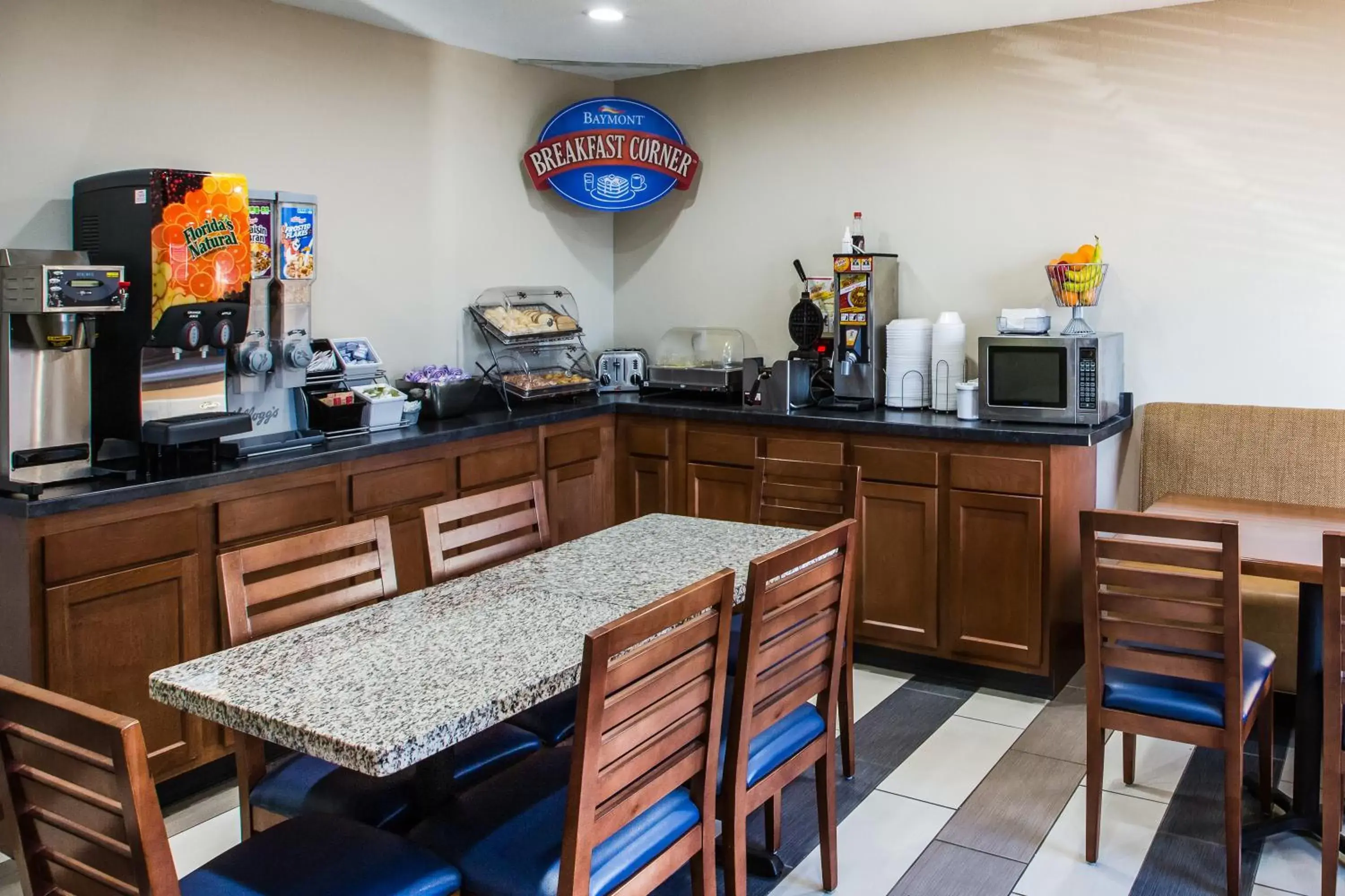 Buffet breakfast, Restaurant/Places to Eat in Baymont by Wyndham Cedar Rapids