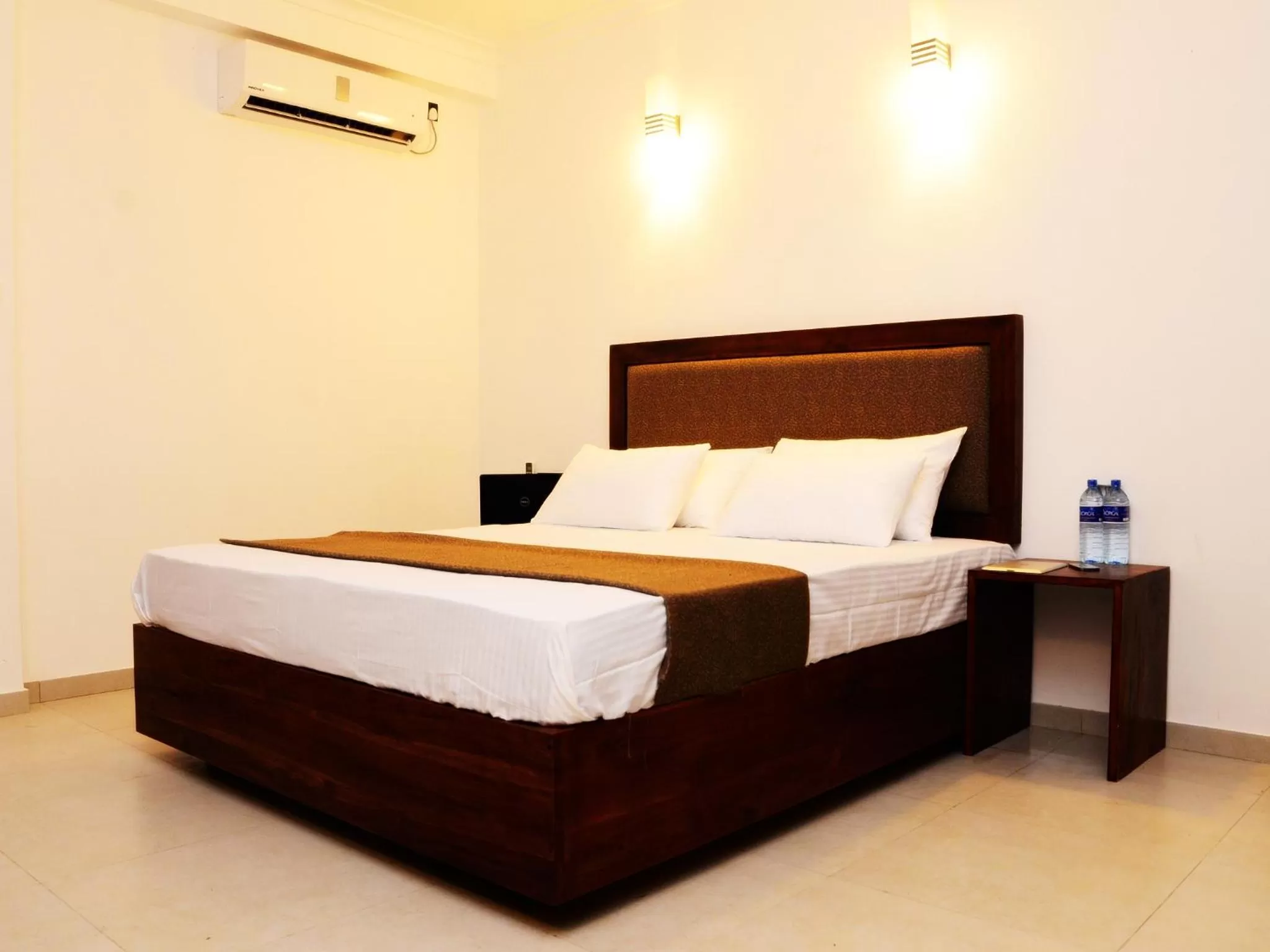 Bed in Dambulla Rock Arch