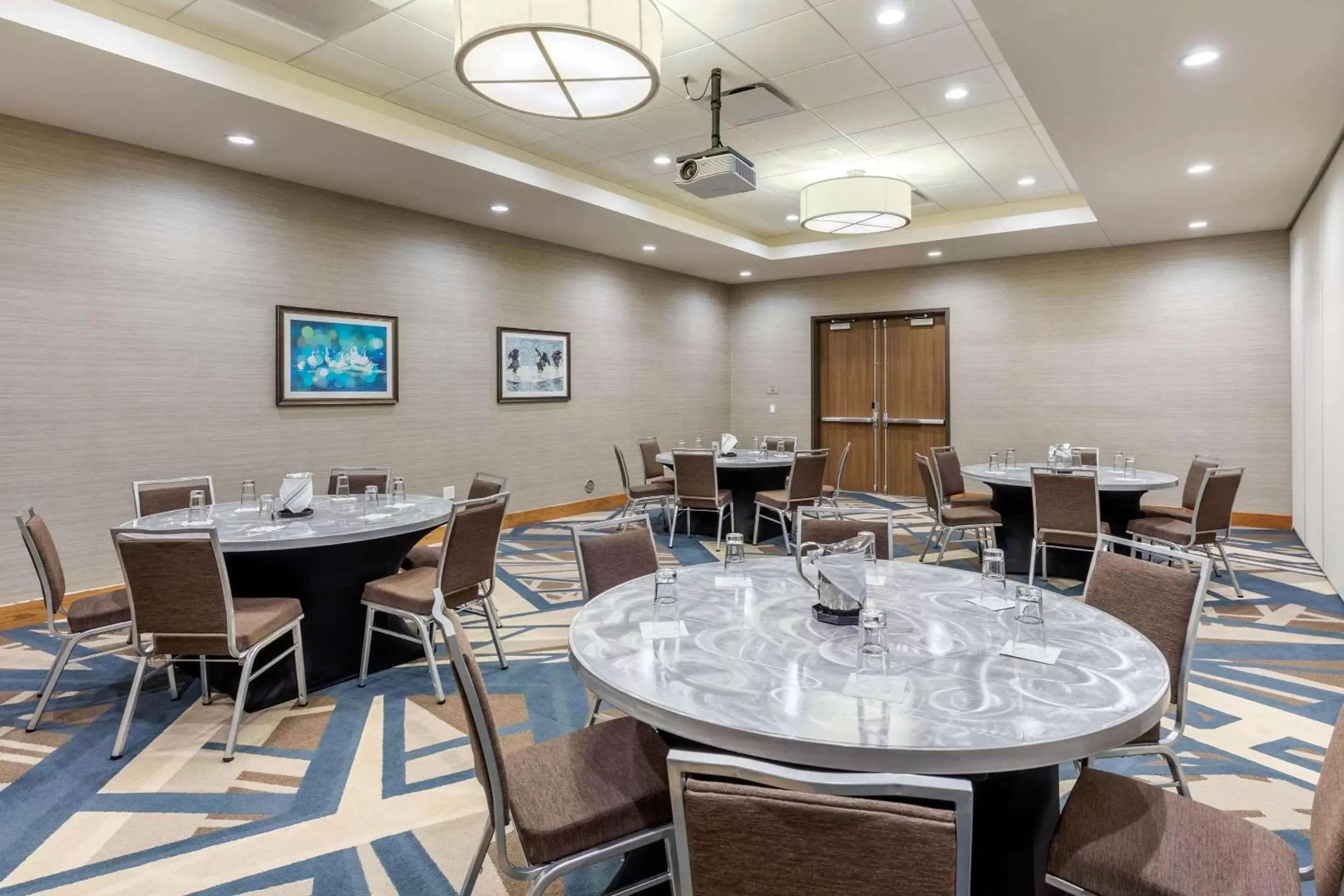 On site, Restaurant/Places to Eat in Cambria Hotel Davenport Quad Cities