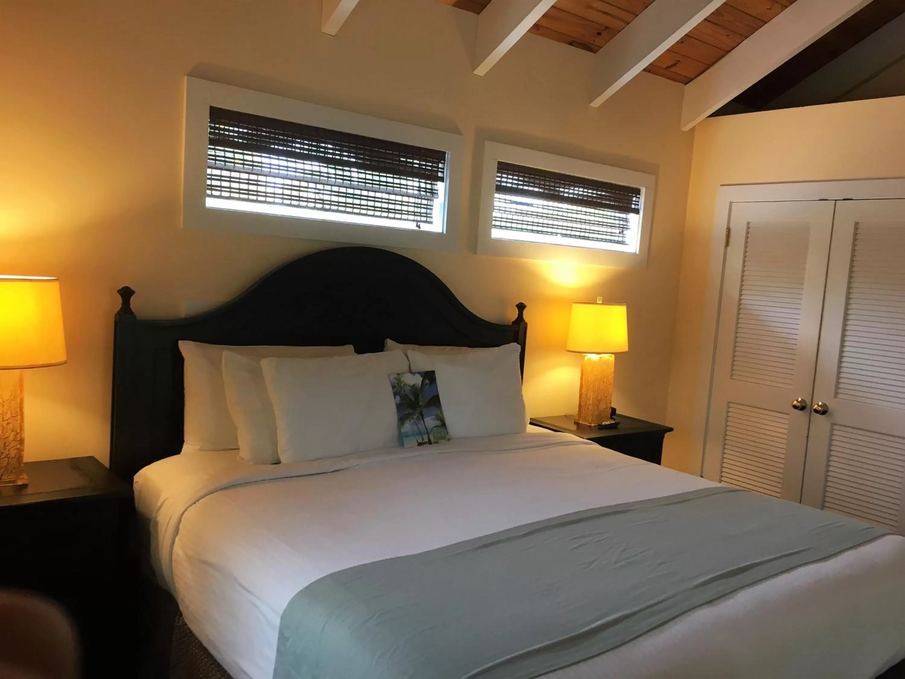 Bedroom, Bed in Douglas House