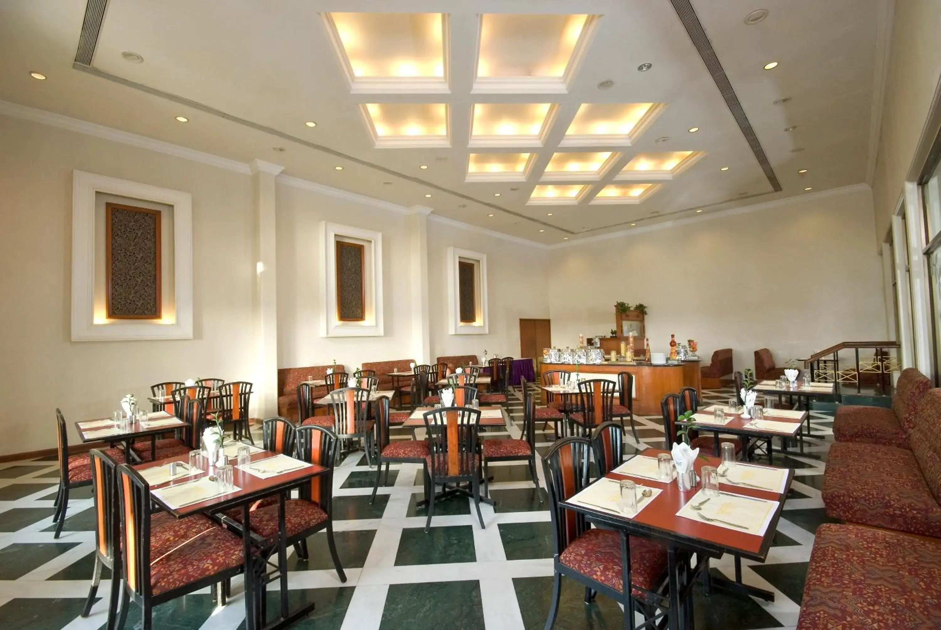 Restaurant/Places to Eat in Hotel Express Residency-Jamnagar