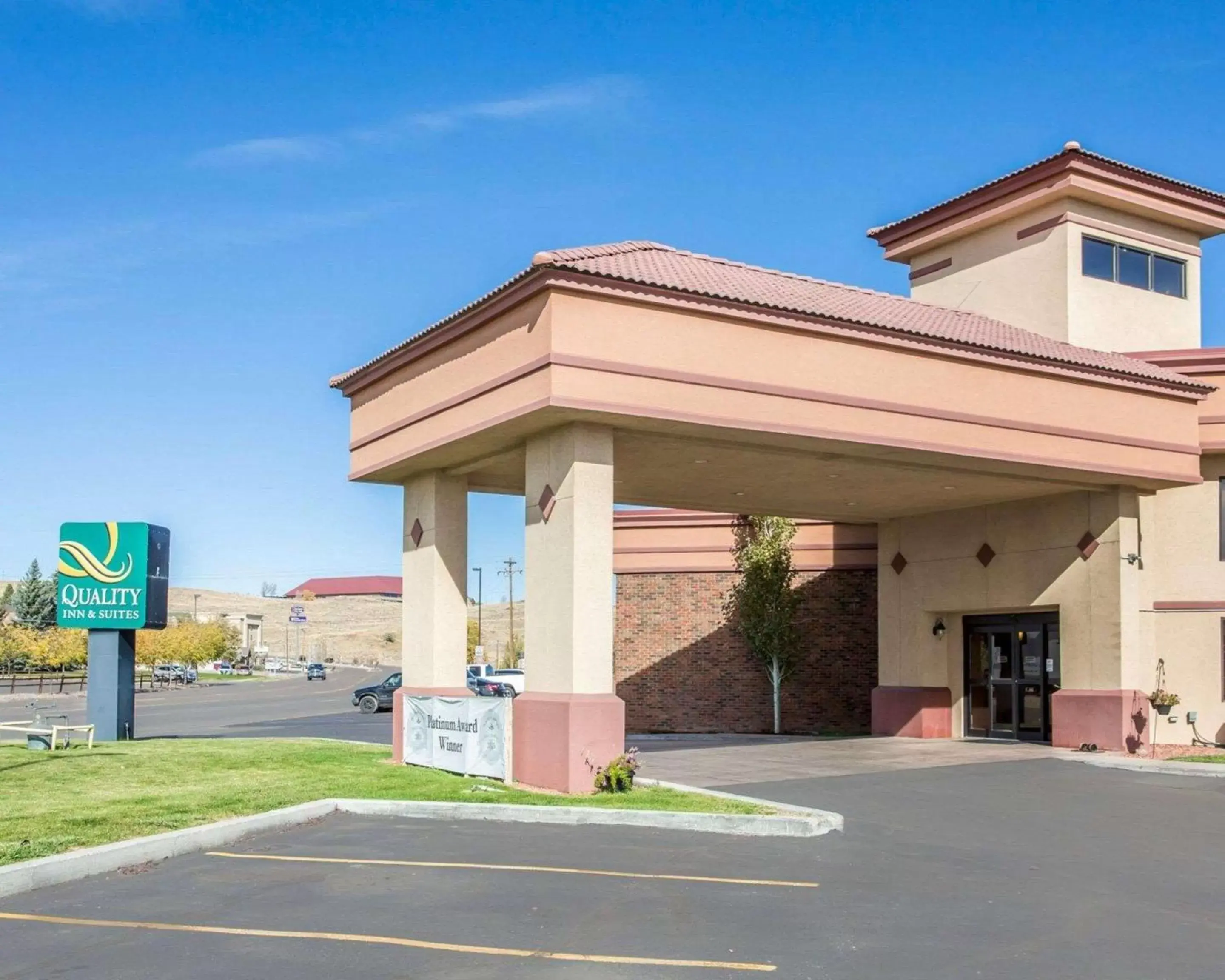 Property building in Quality Inn & Suites Casper near Event Center Property building in Quality Inn & Suites Casper near Event Center