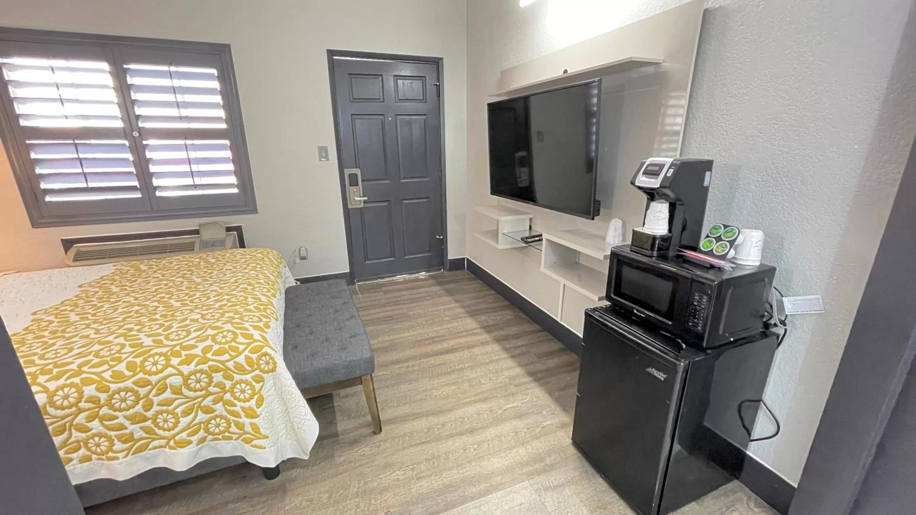 Bed in The Fremont Inn