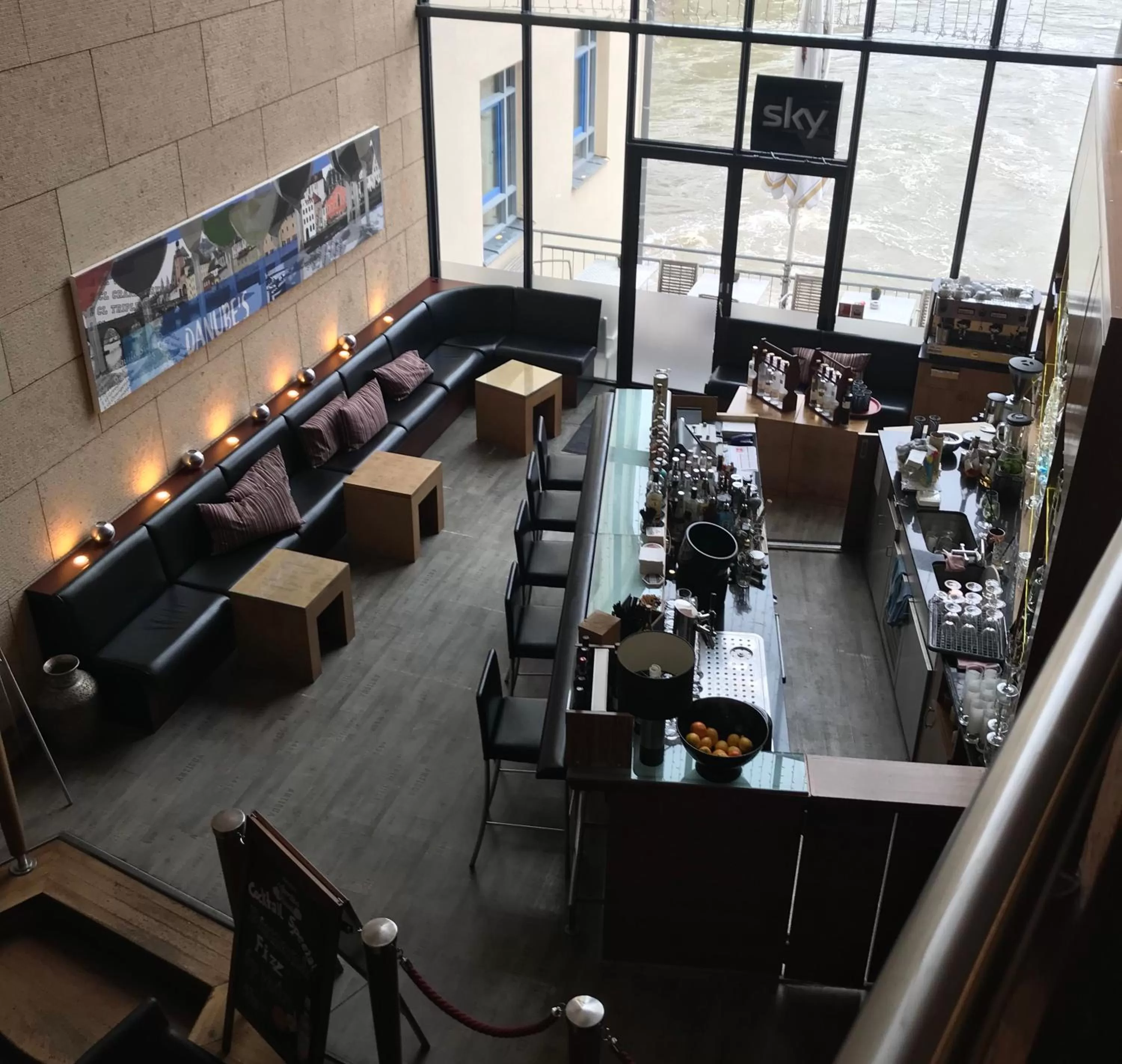 Lounge or bar in SORAT Insel-Hotel Regensburg