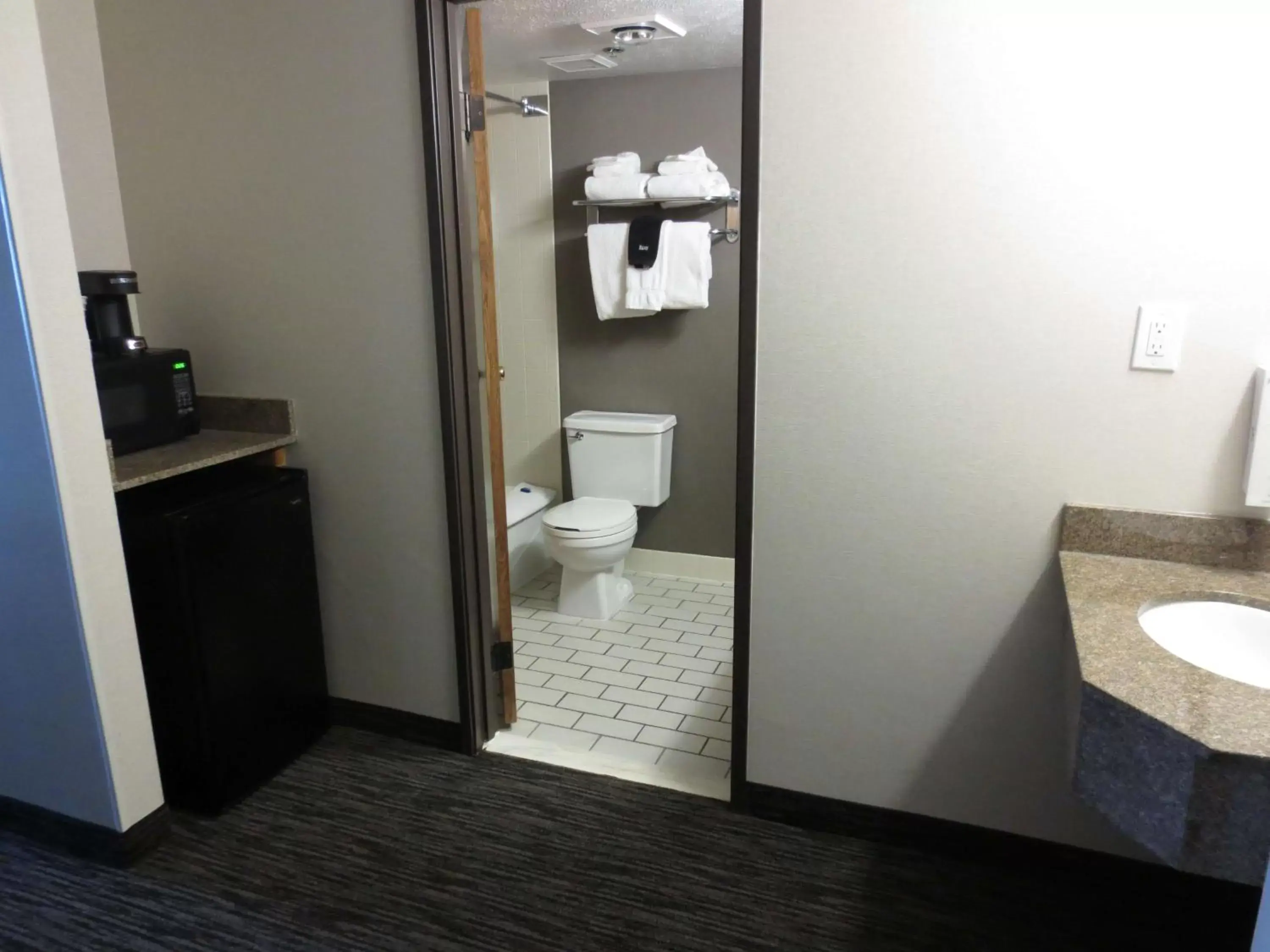 Photo of the whole room, Bathroom in Best Western Landmark Inn