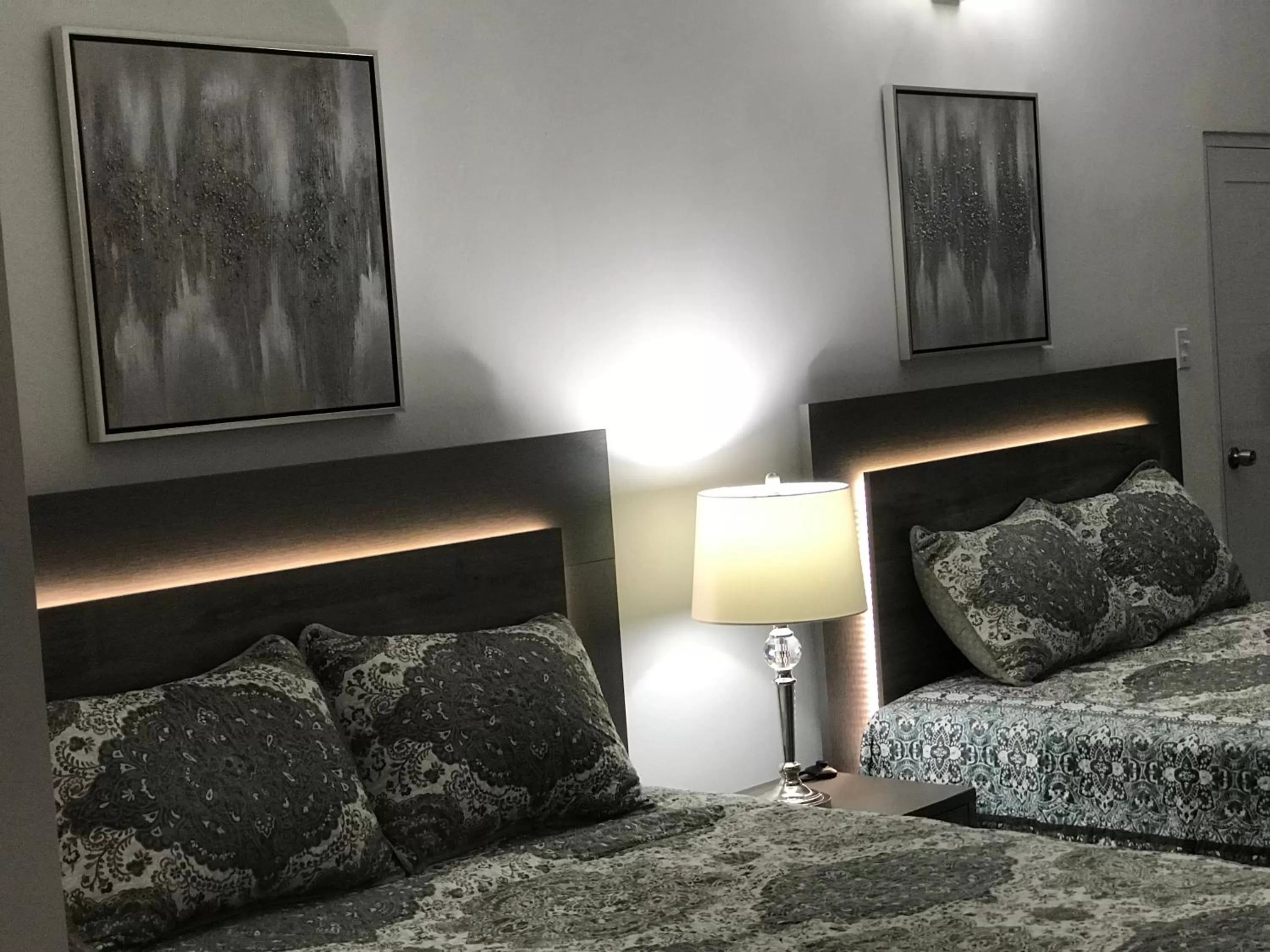 Bed in Itza-Bella Suites