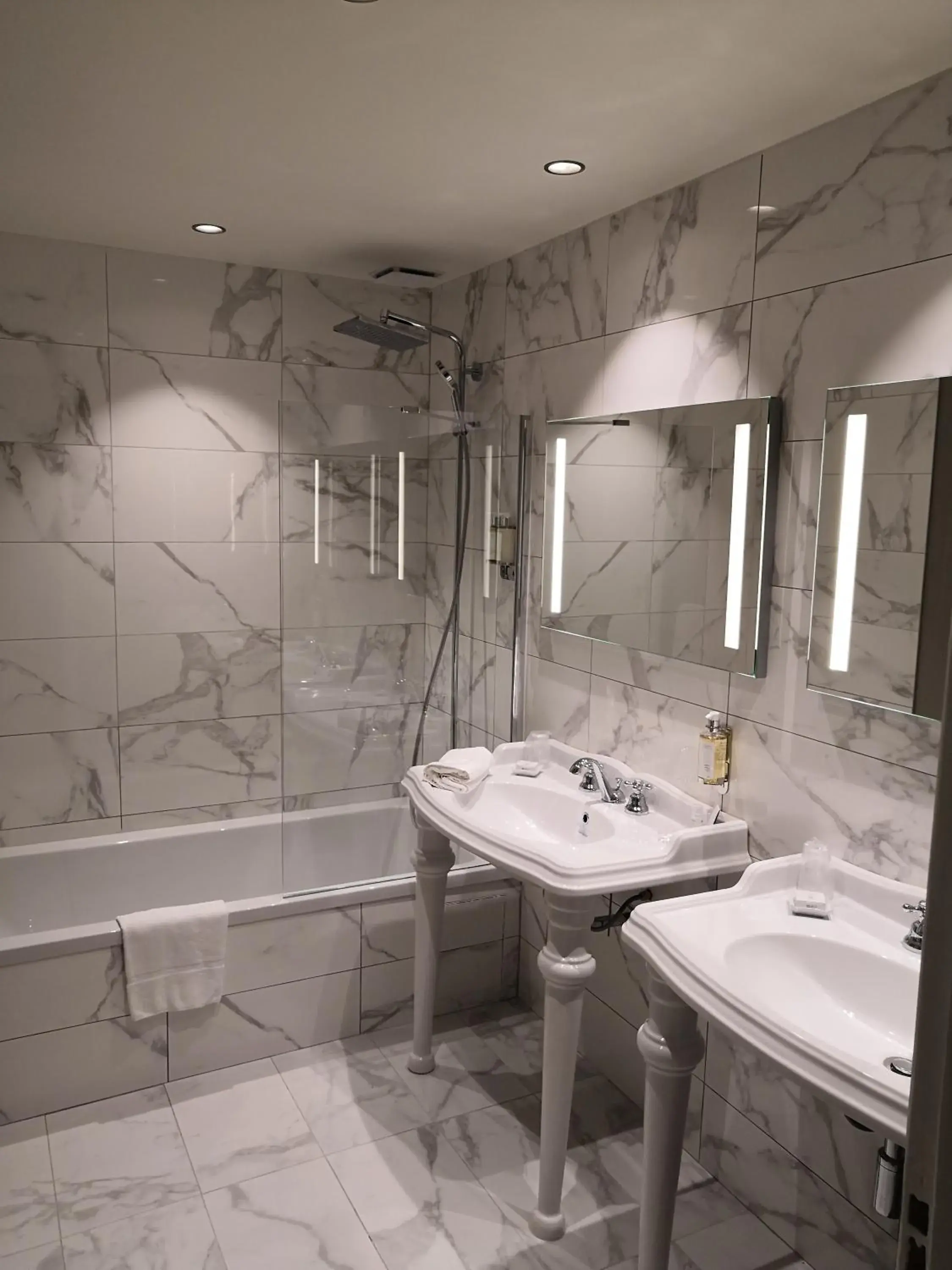 Bathroom in Grand Hotel Bellevue - Grand Place