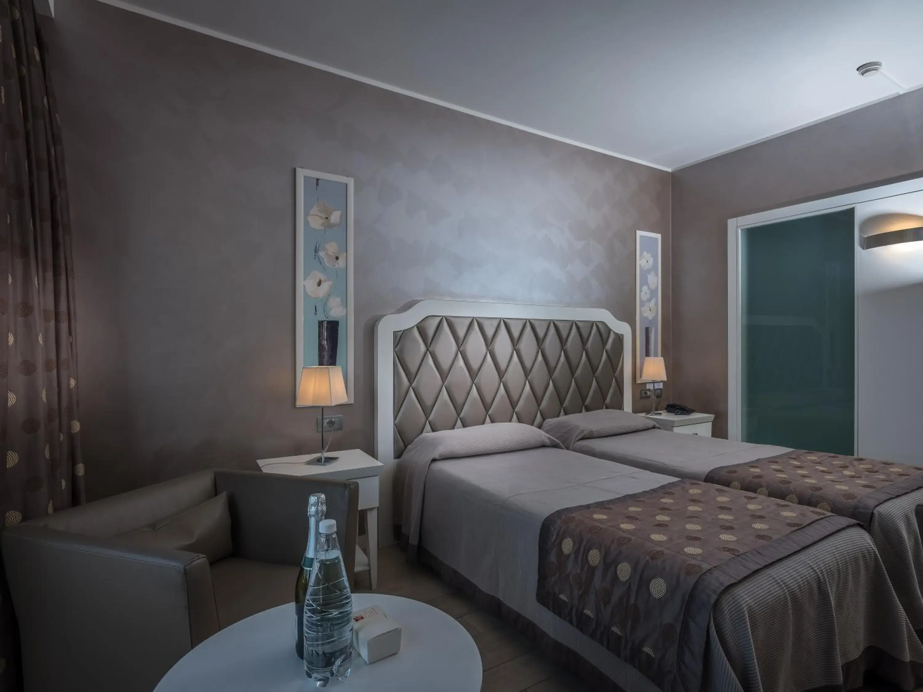 Photo of the whole room, Bed in Parc Hotel Gritti Photo of the whole room, Bed in Parc Hotel Gritti