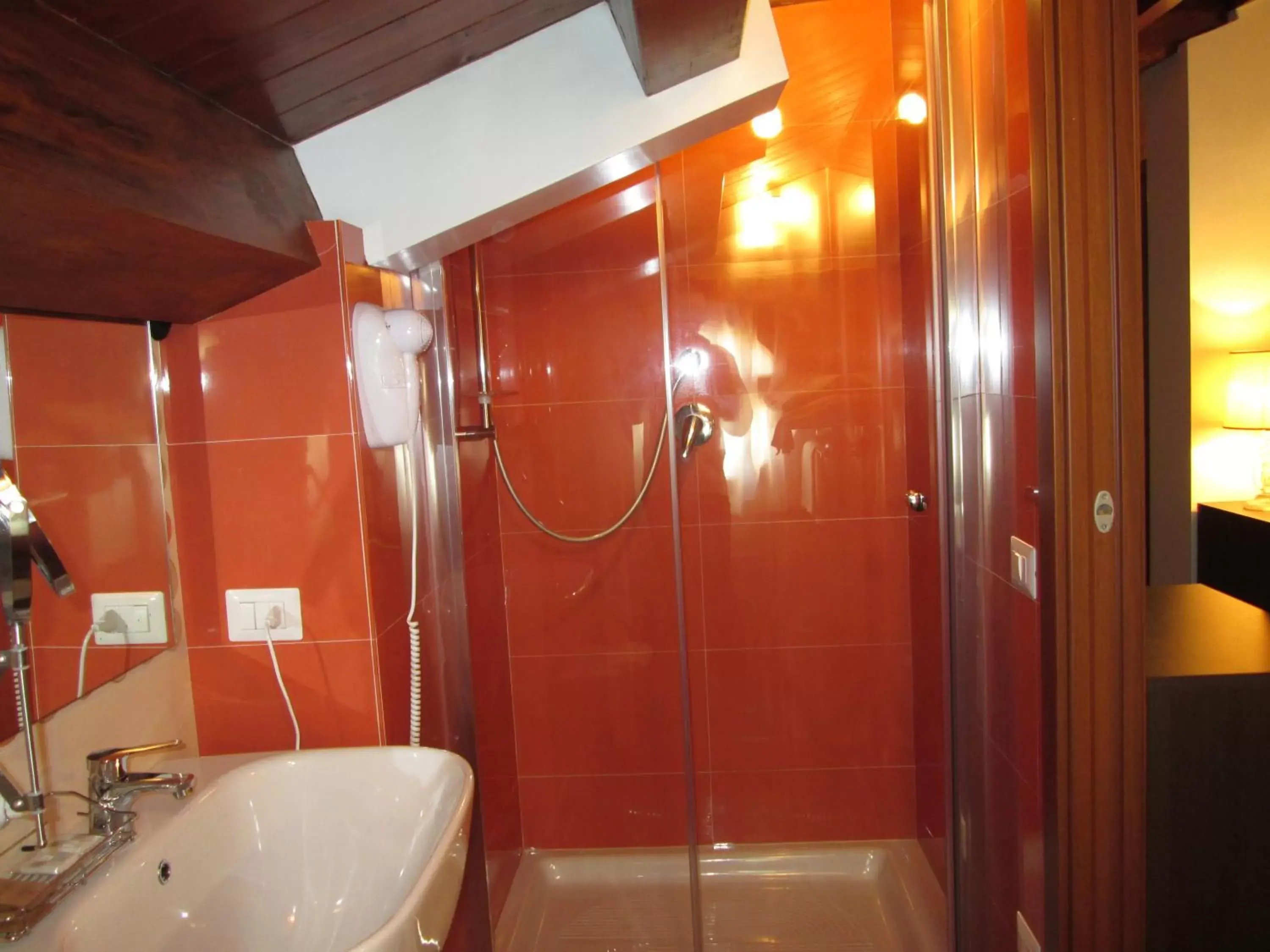Shower, Bathroom in B&B Elisir