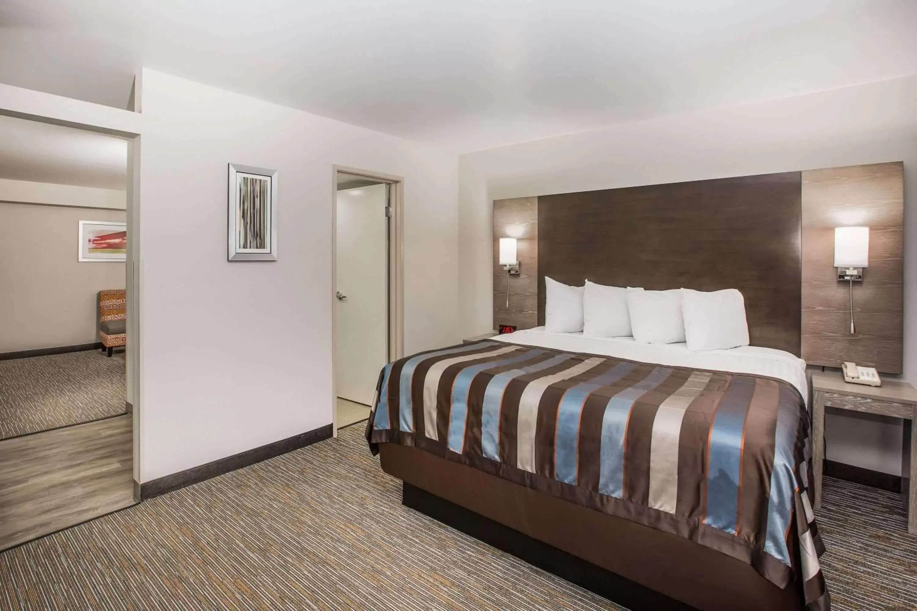 Photo of the whole room, Bed in Wingate by Wyndham Louisville Airport Expo Center