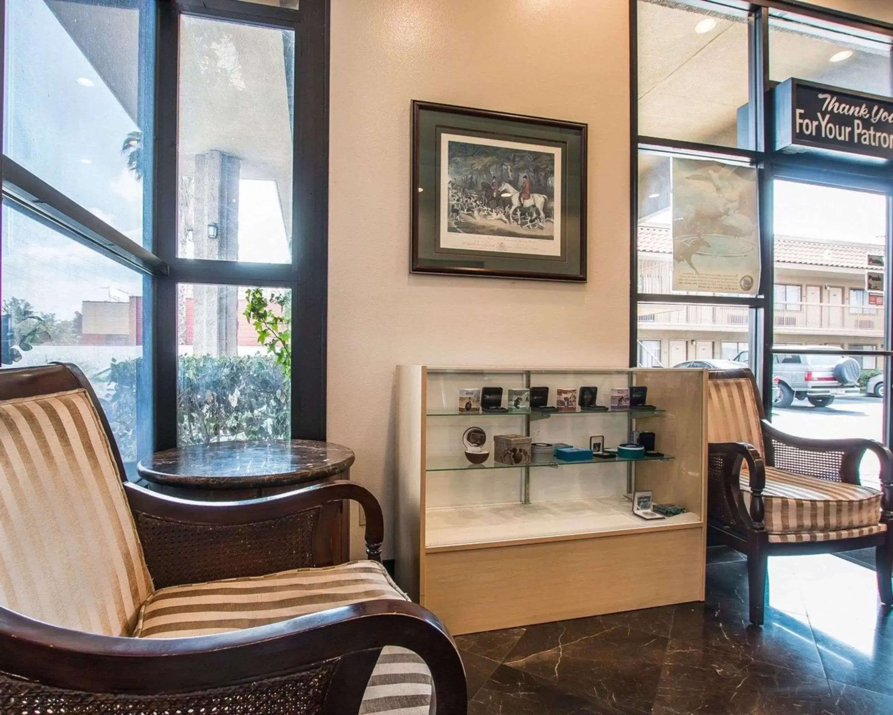 Lobby or reception in Palm Inn Hotel near Tyler Mall Riverside Lobby or reception in Palm Inn Hotel near Tyler Mall Riverside