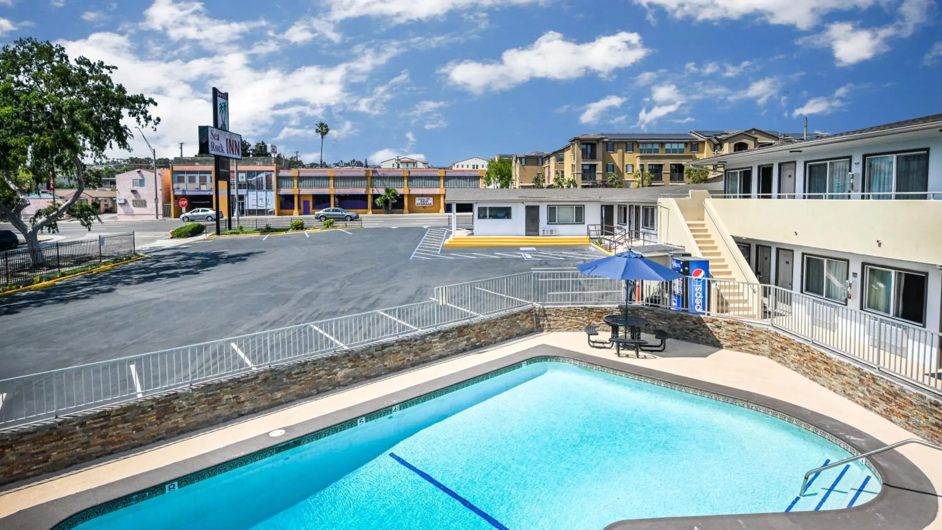 Pool View in Sea Rock Inn - Long Beach